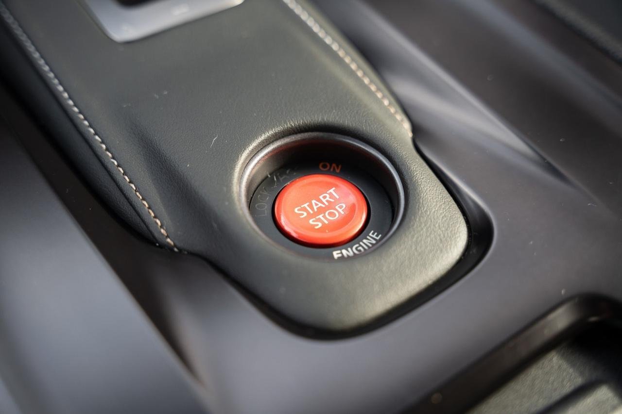 2015 Nissan GT-R Premium (16)