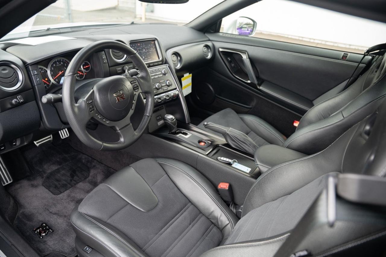 2015 Nissan GT-R Premium (17)