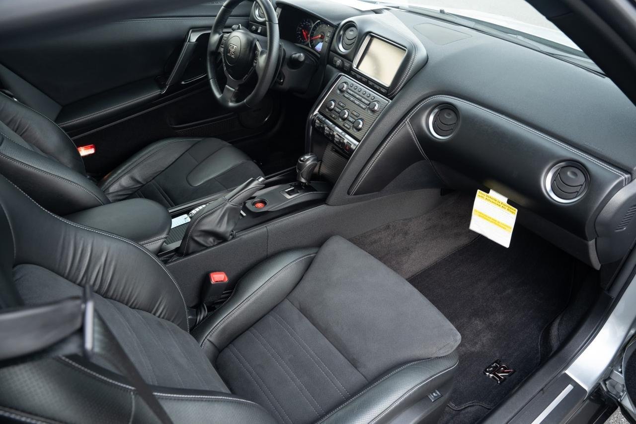 2015 Nissan GT-R Premium (18)