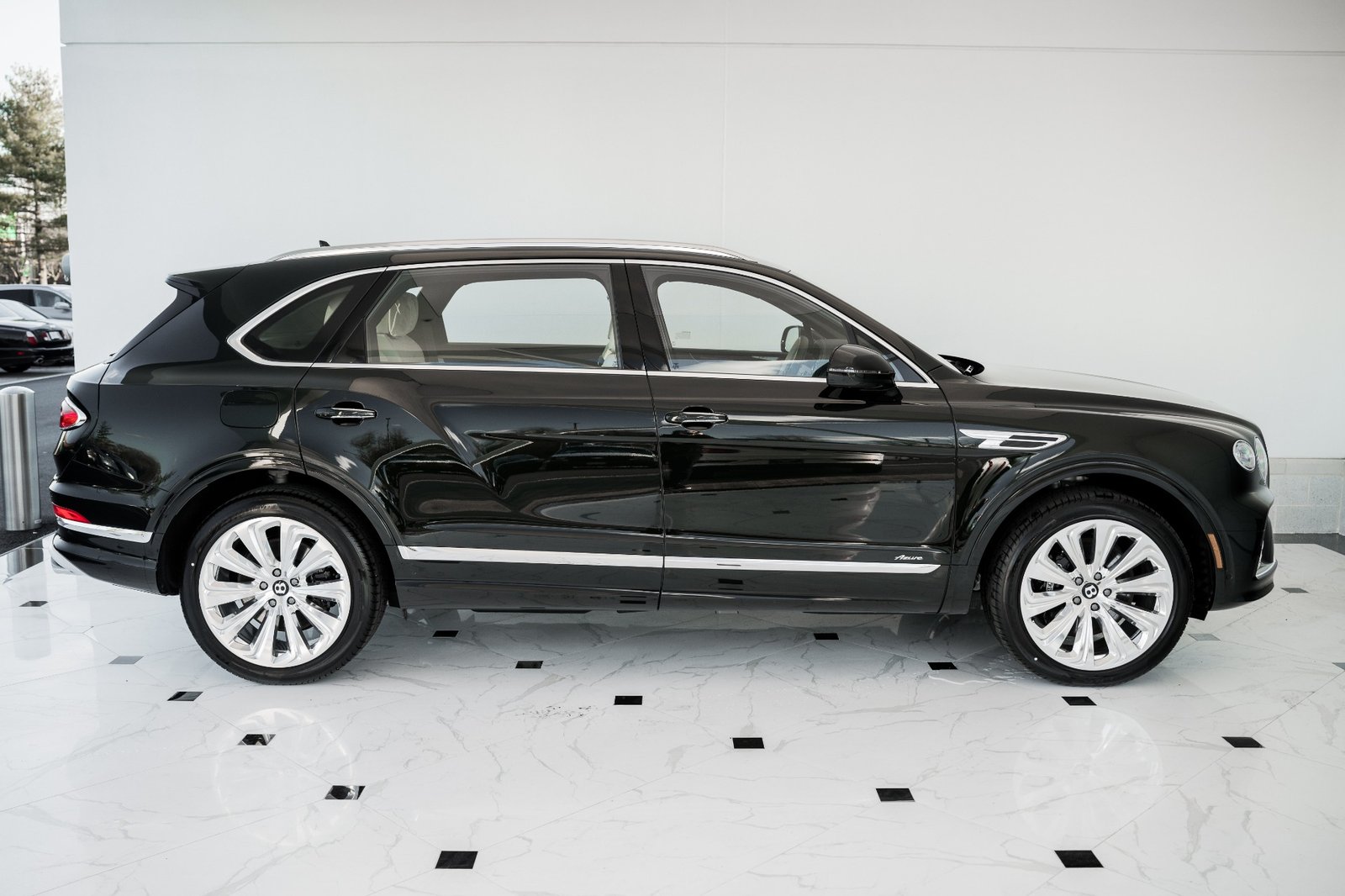 2023 BENTLEY BENTAYGA EWB AZURE V8 (16)