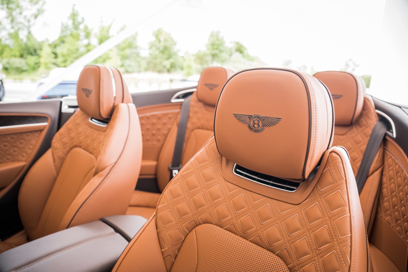 New-2023-Bentley-CONTINENTAL-GTC-AZURE-V8 (6)