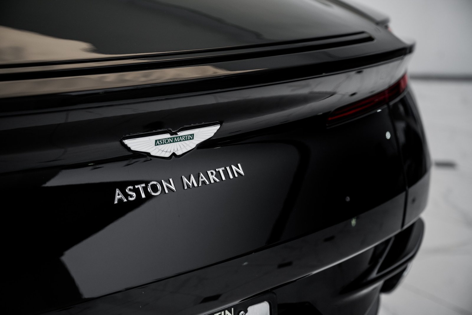 2018 ASTON MARTIN DB11 V12 (2)