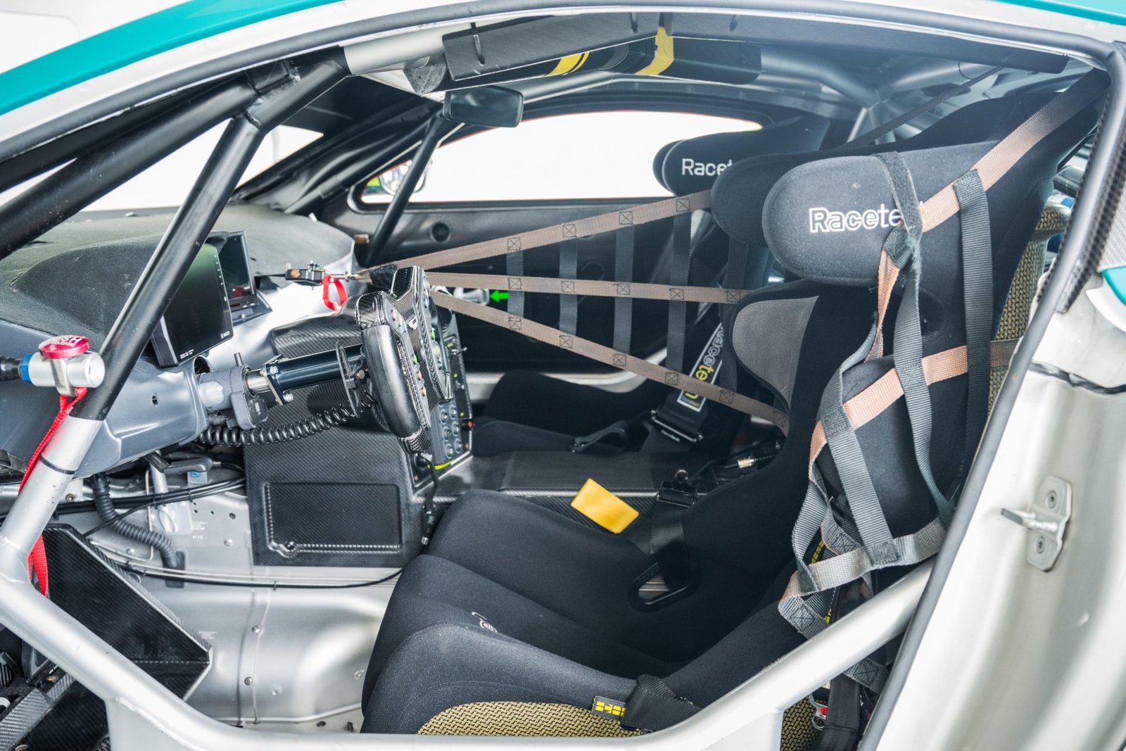 2020 ASTON MARTIN VANTAGE GT4 COMPETITION RACE CAR (3)
