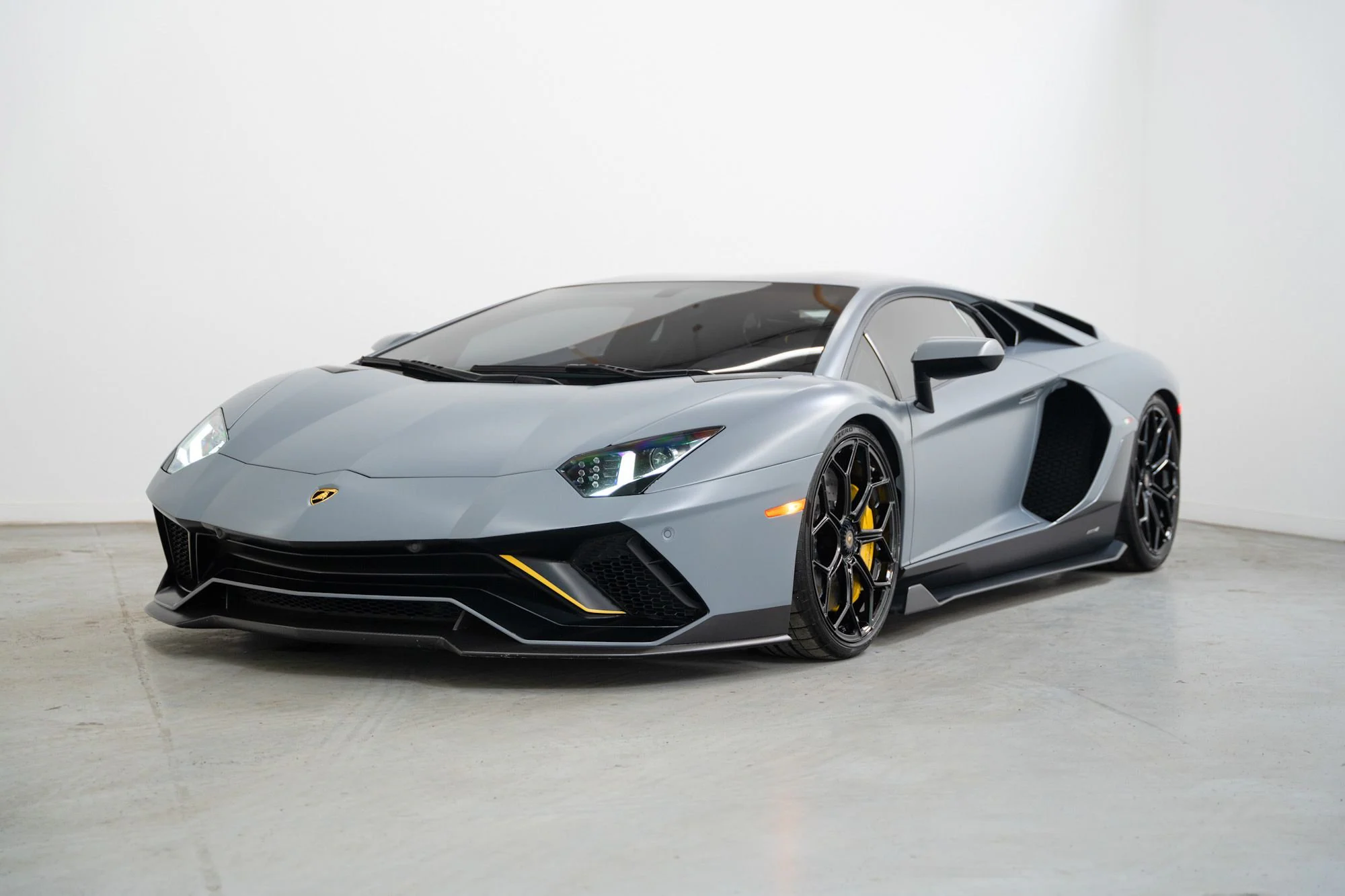 2022 Lamborghini Aventador Ultimae Coupe (8)