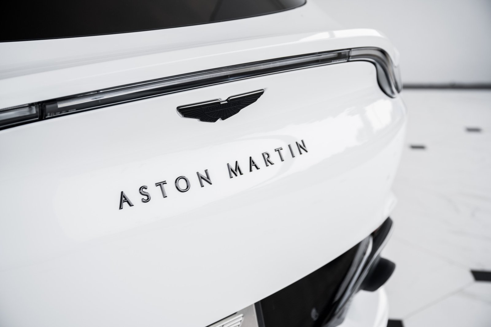 2023 ASTON MARTIN DBX 550 (10)