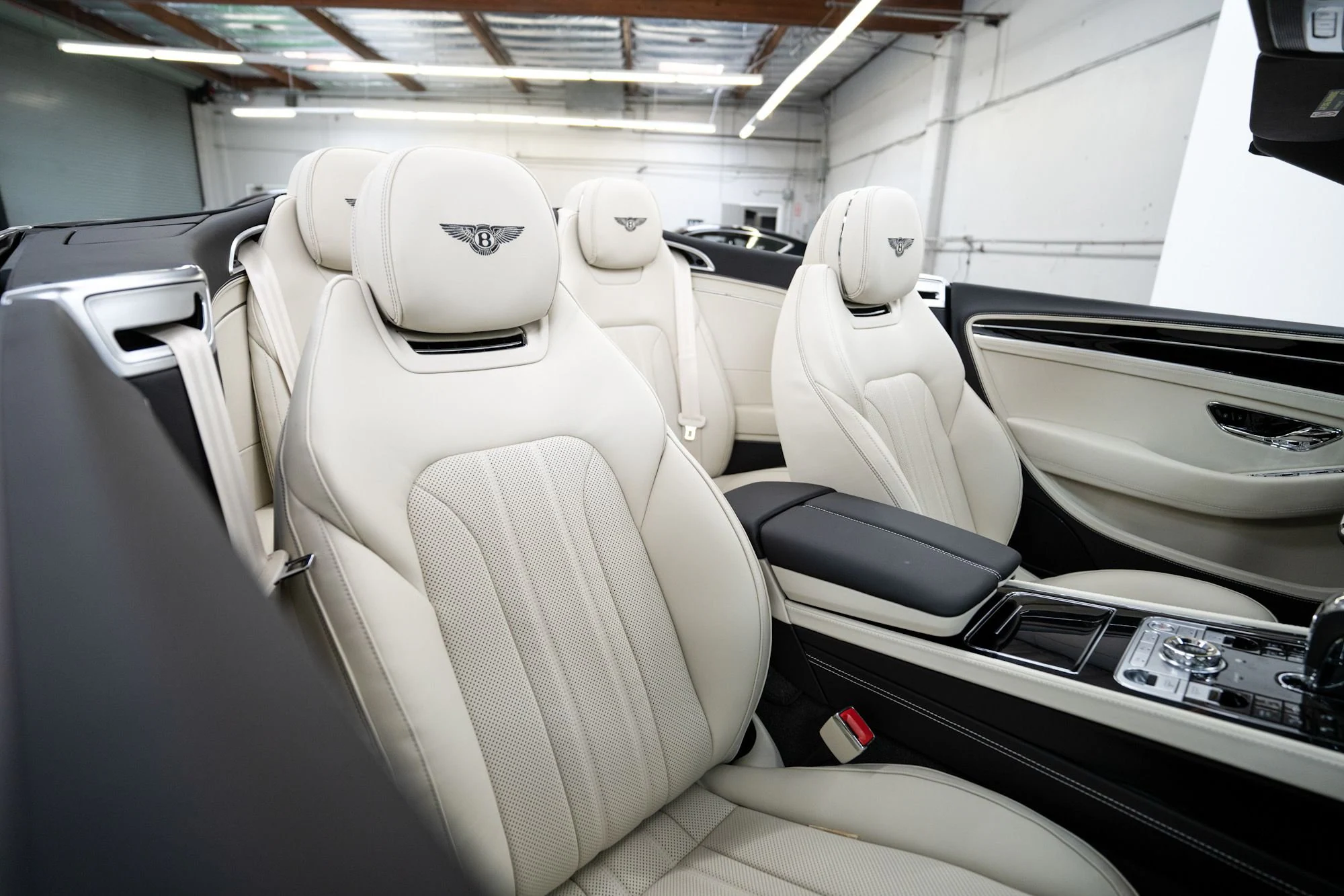 2023 Bentley Continental GTC convertible (24)
