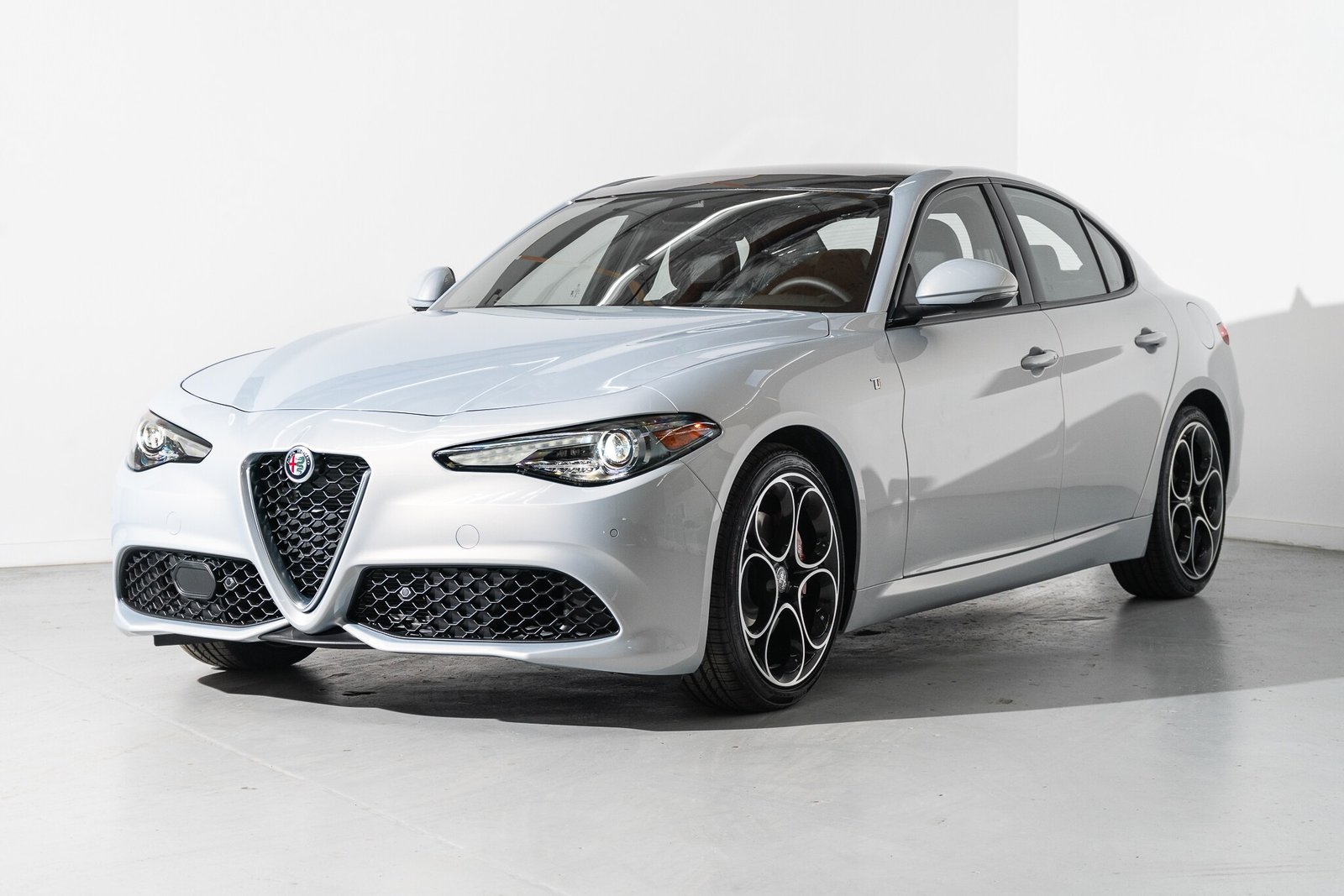 New 2022 Alfa Romeo Giulia TI RWD Sedan (3)