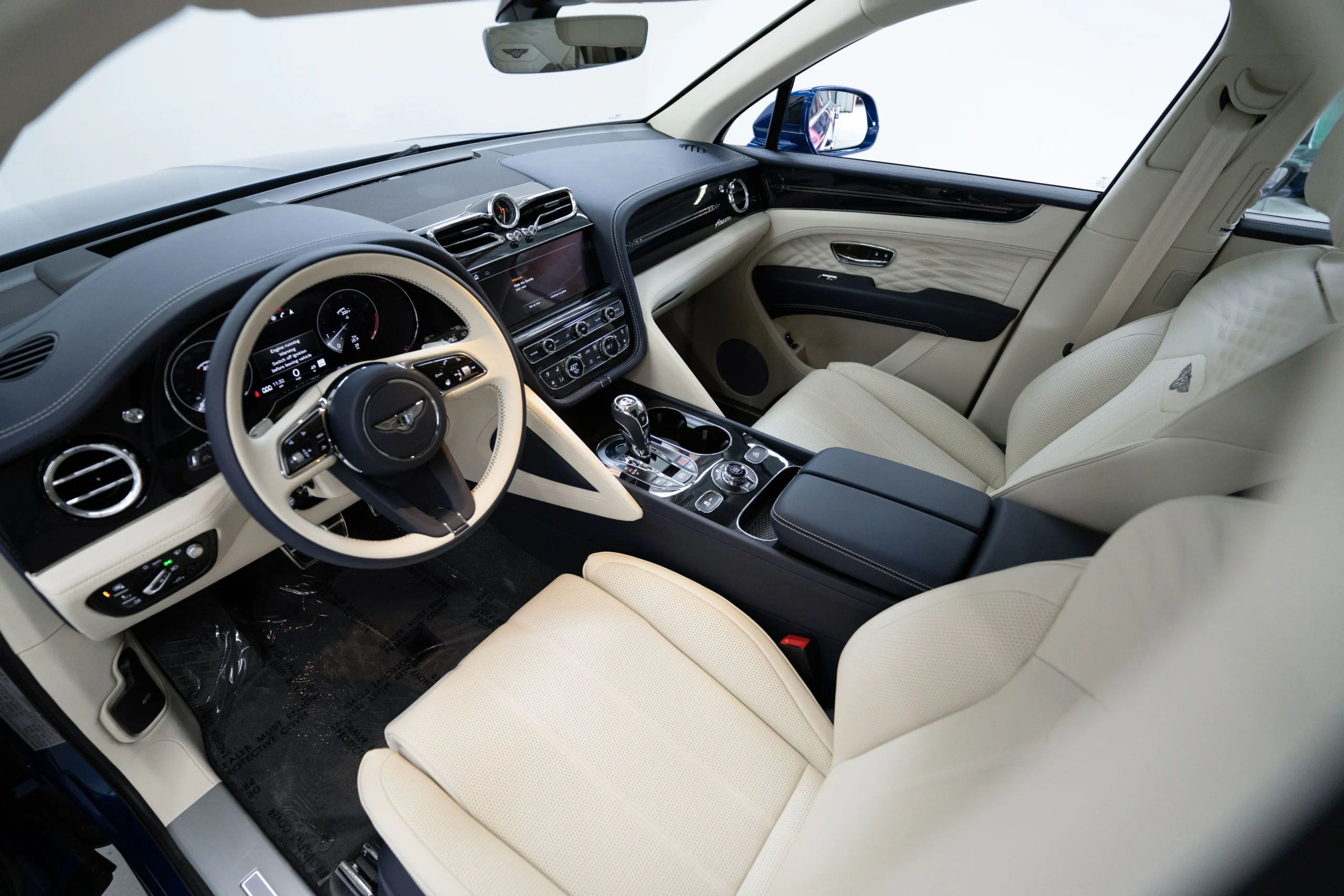 New 2023 Bentley Bentayga EWB Azure suv (21)