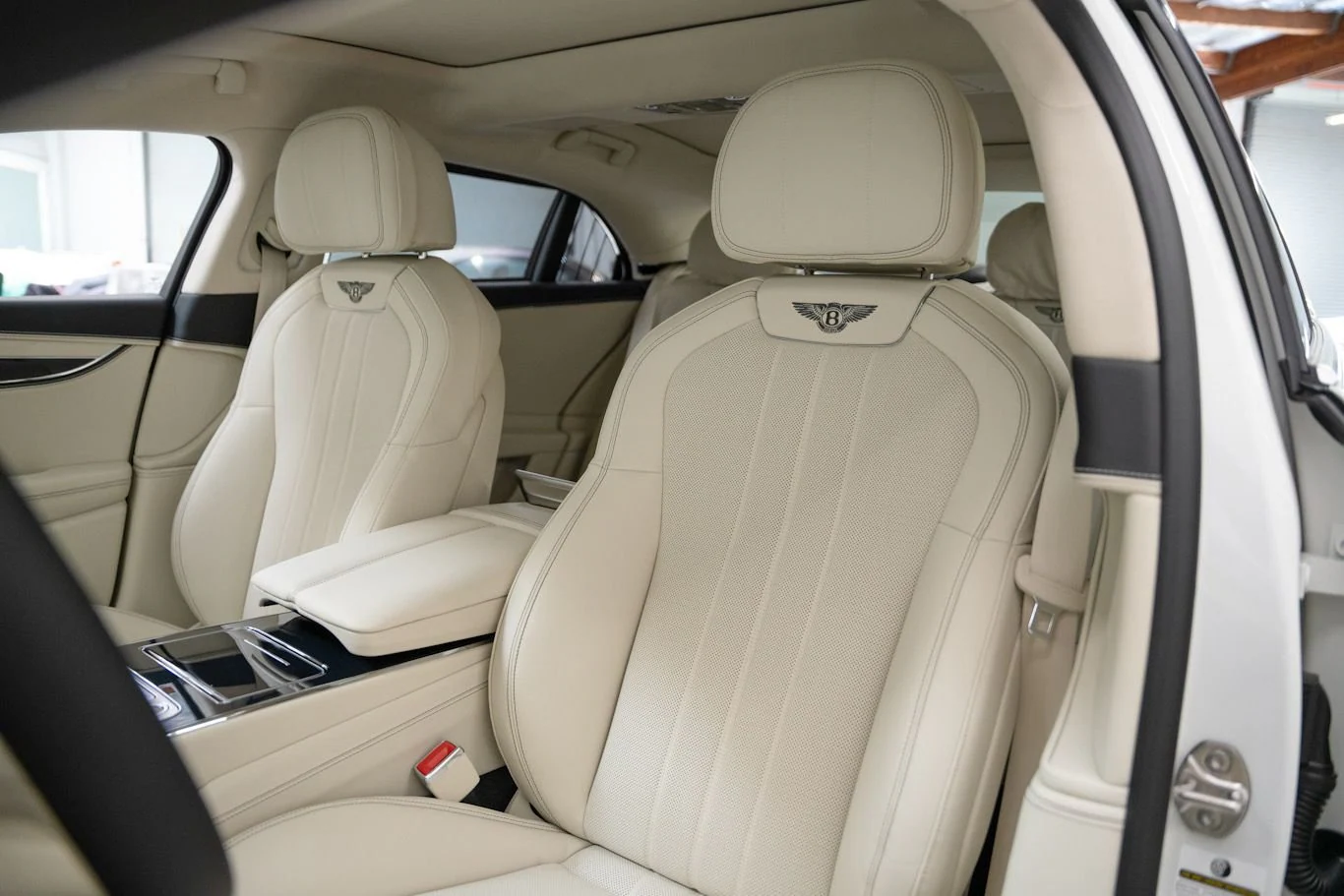New 2023 Bentley Continental Flying Spur sedan (19)