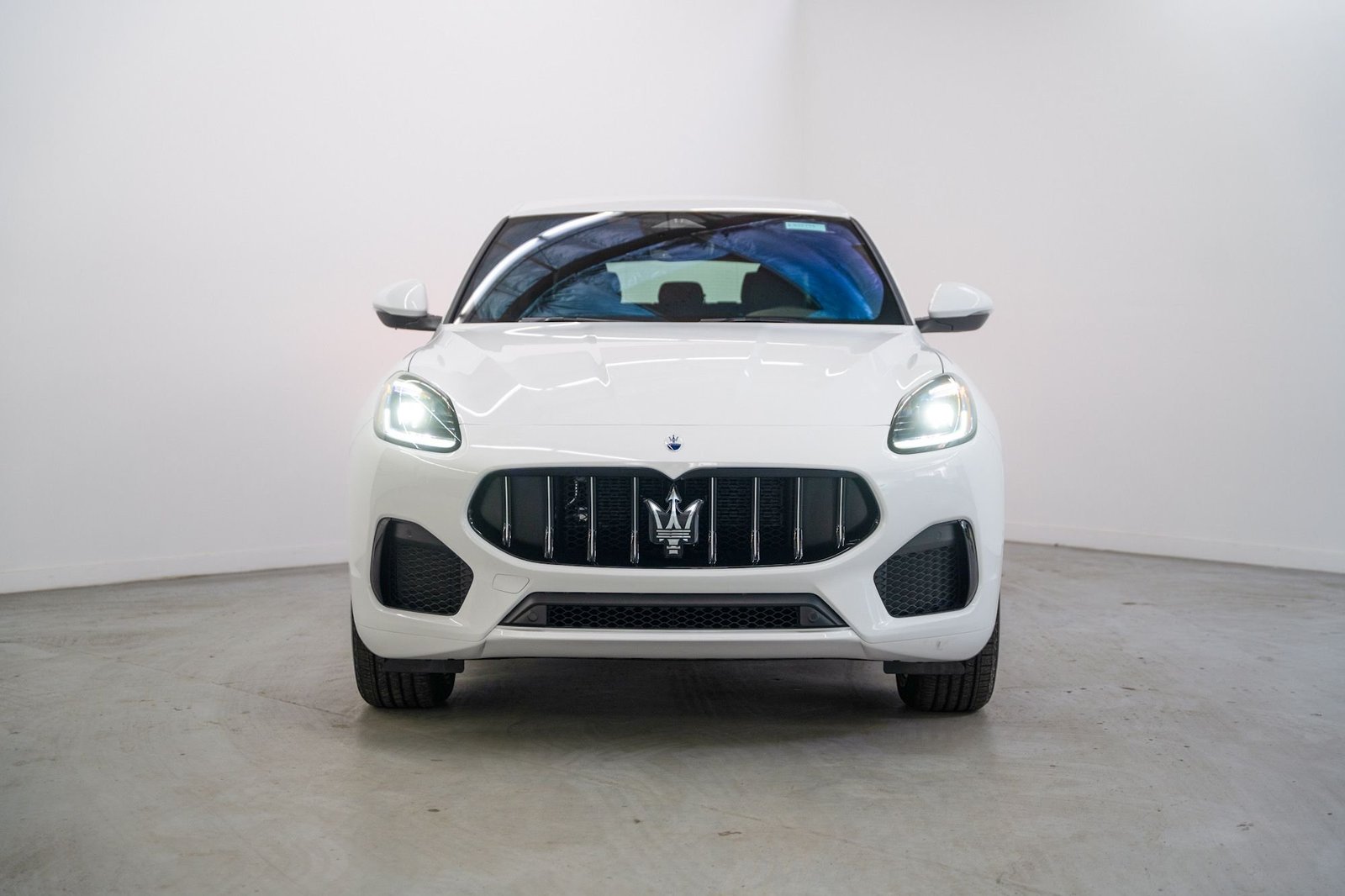 New 2023 Maserati Grecale suv (1)