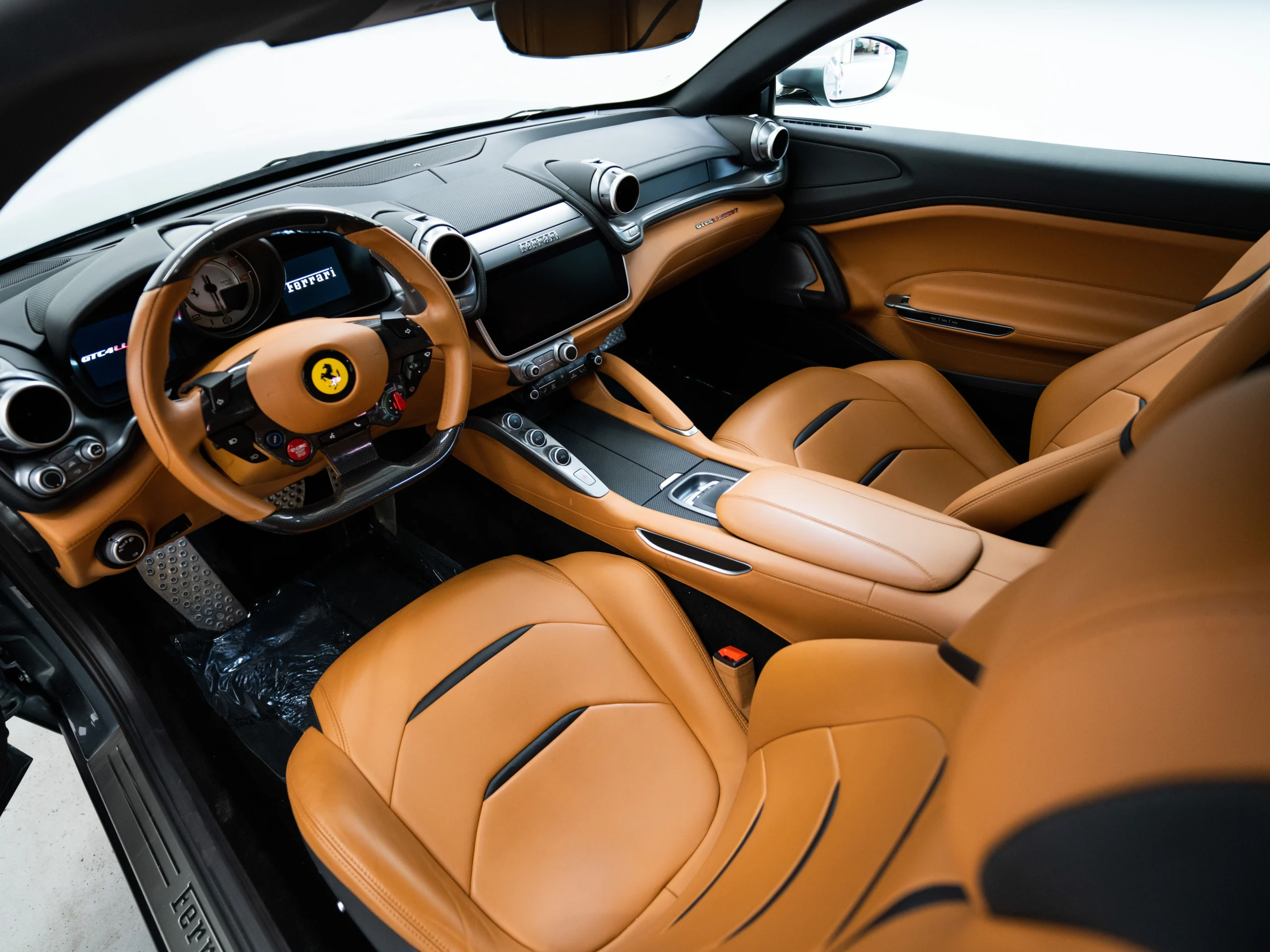 Used 2020 Ferrari GTC4 Lusso coupe (10)