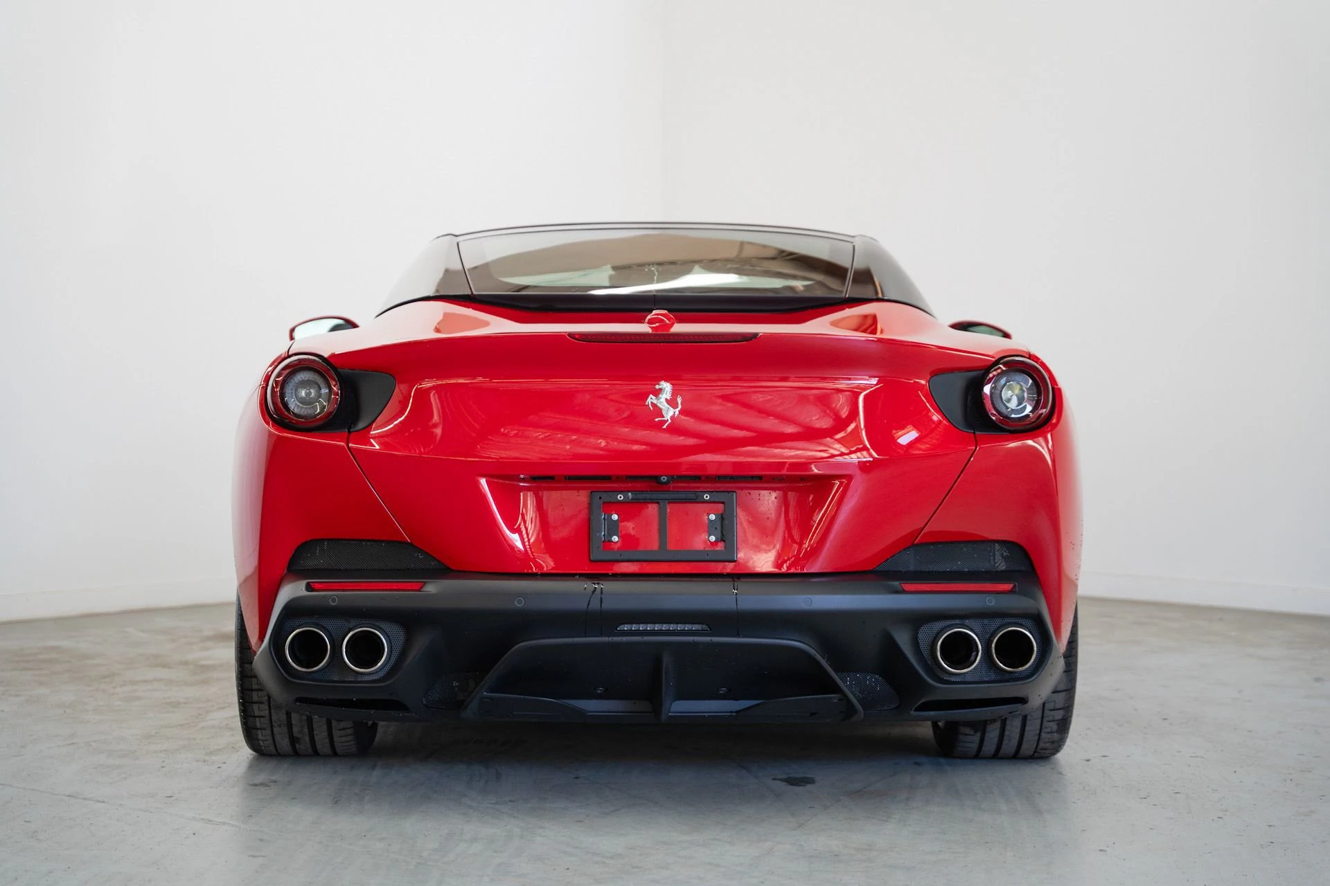 Used 2020 Ferrari Portofino convertible (17)