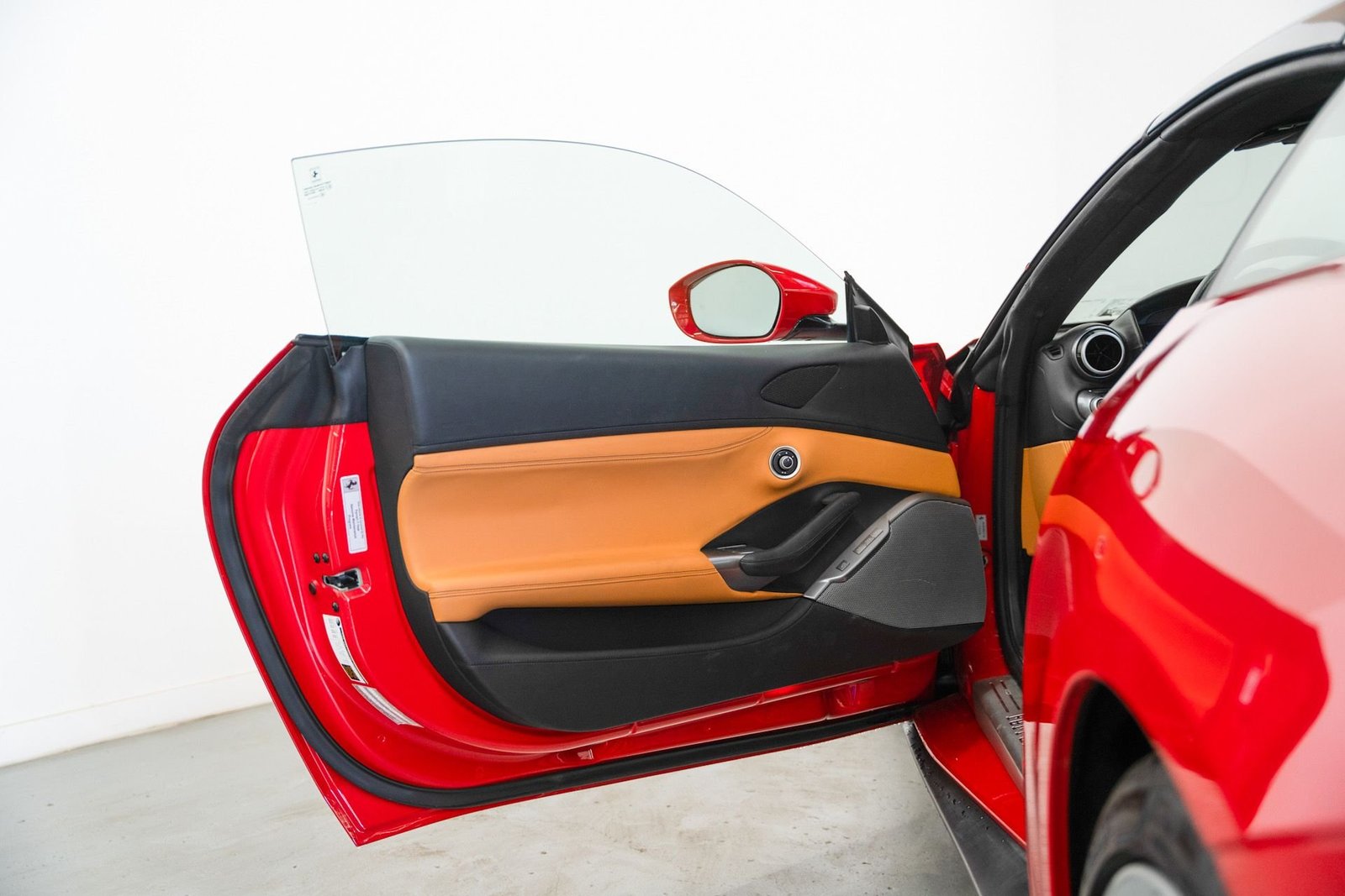 Used 2020 Ferrari Portofino convertible (3)