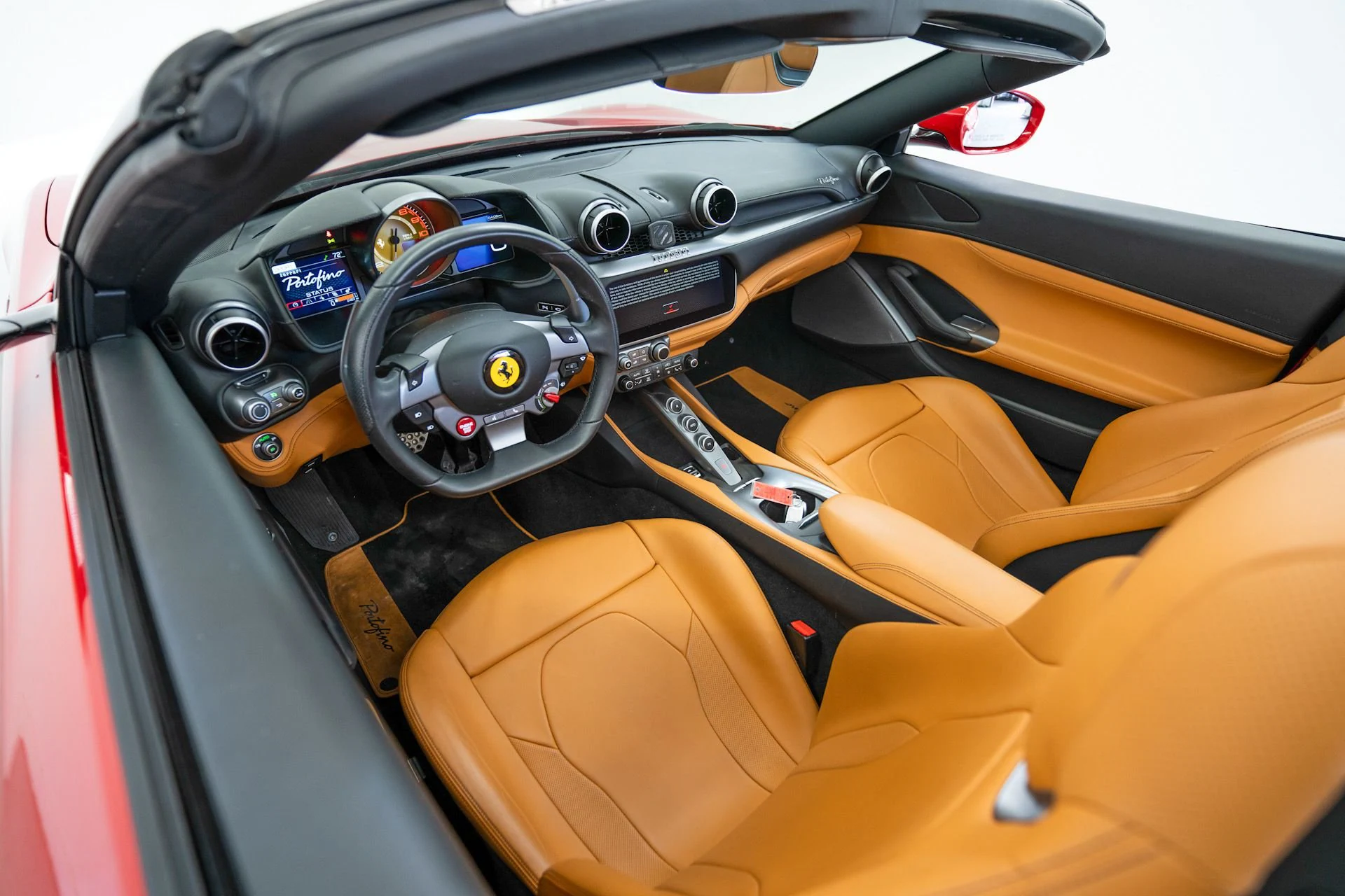 Used 2020 Ferrari Portofino convertible (9)