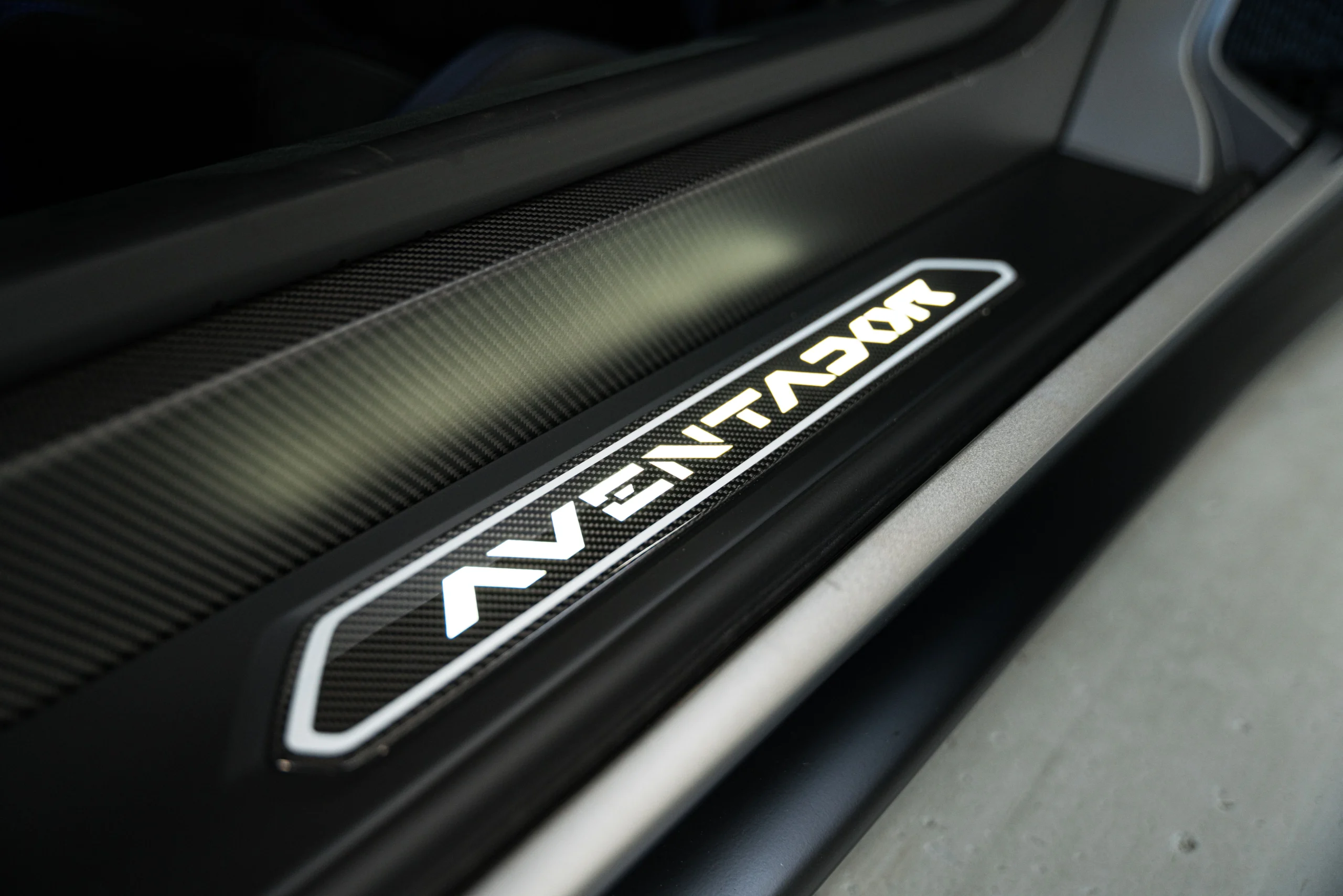 Used 2020 Lamborghini Aventador SVJ Roadster convertible (14)