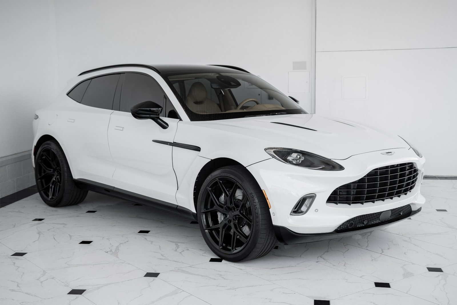 Used 2021 ASTON MARTIN DBX 550 For Sale (24)