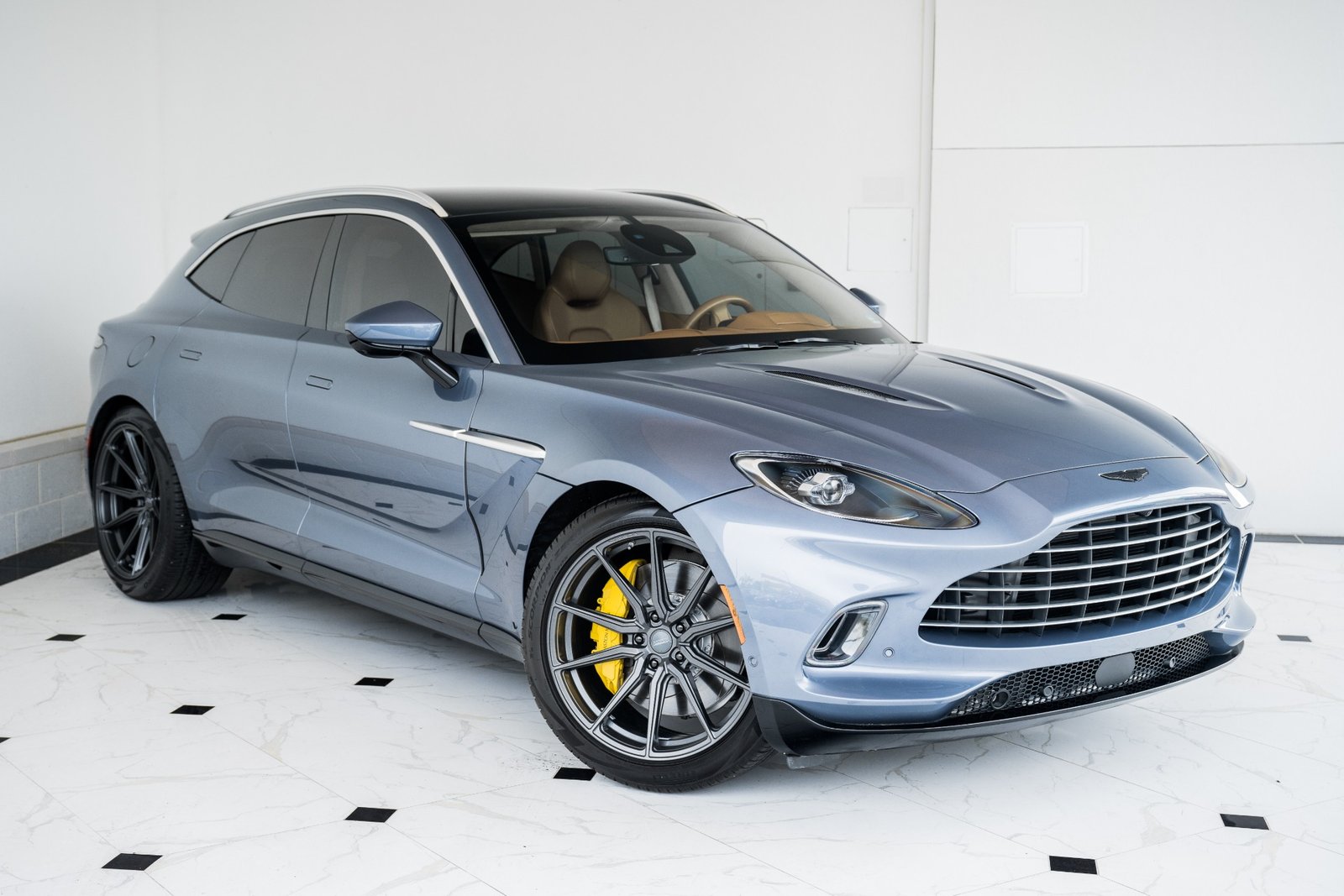Used 2021 ASTON MARTIN DBX 550 For Sale (36)