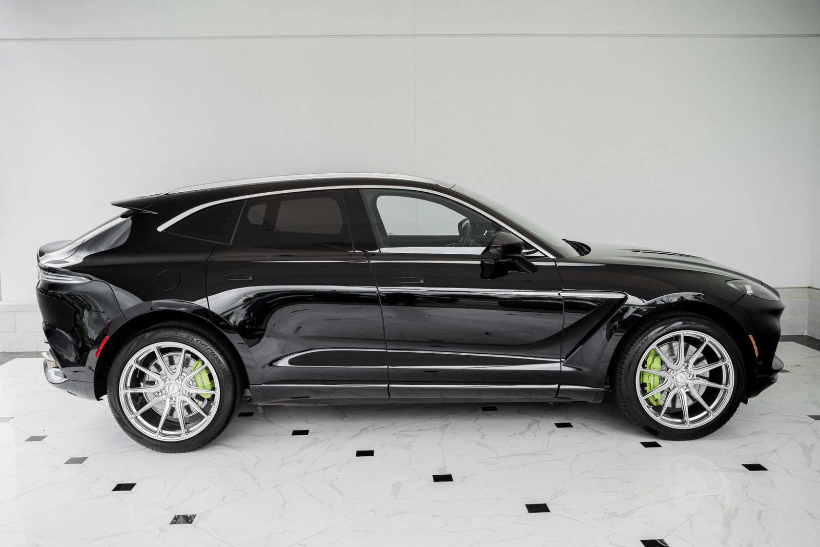 Used 2021 ASTON MARTIN DBX 550 For Sale (38)