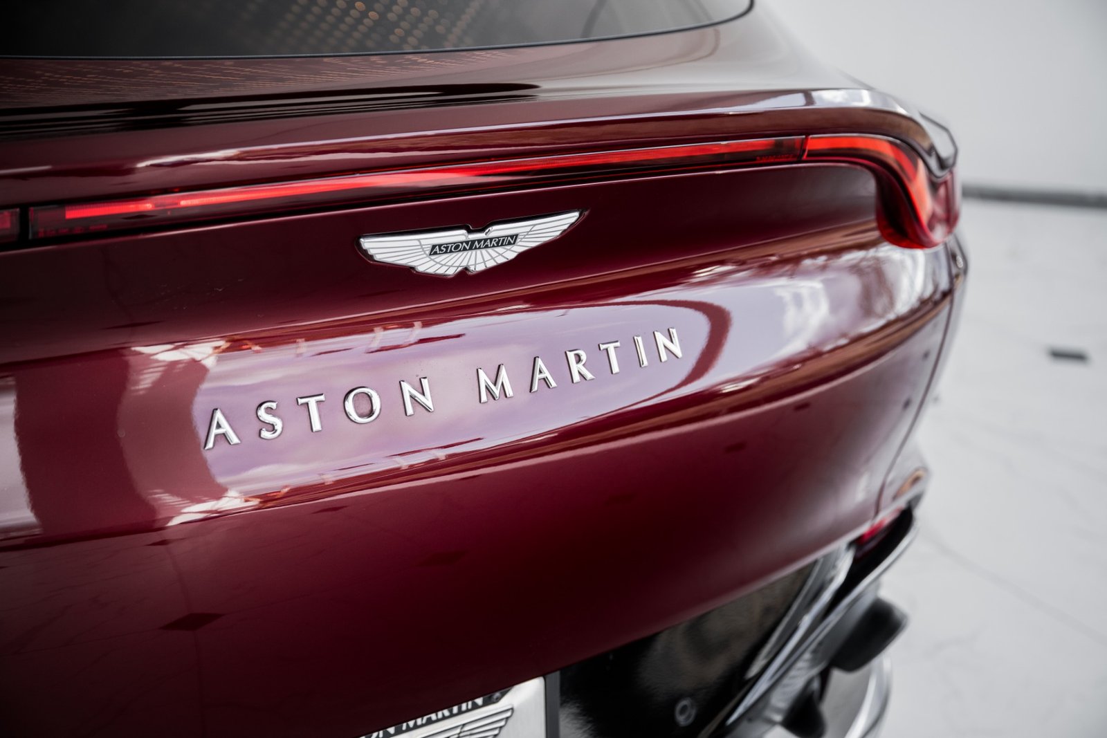 Used-2021-Aston-Martin-DBX-550 (17)