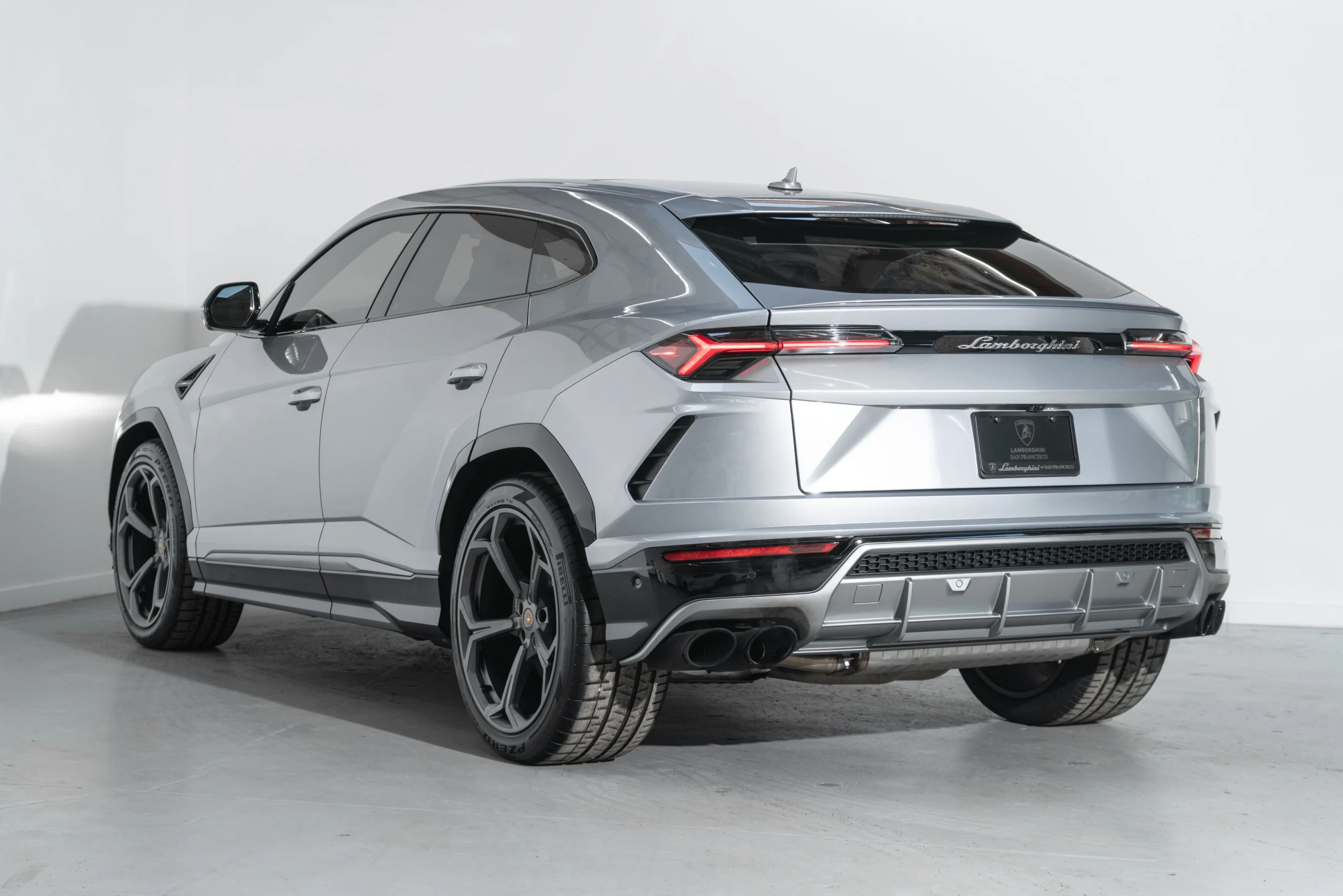 Used 2021 Lamborghini Urus suv (3)