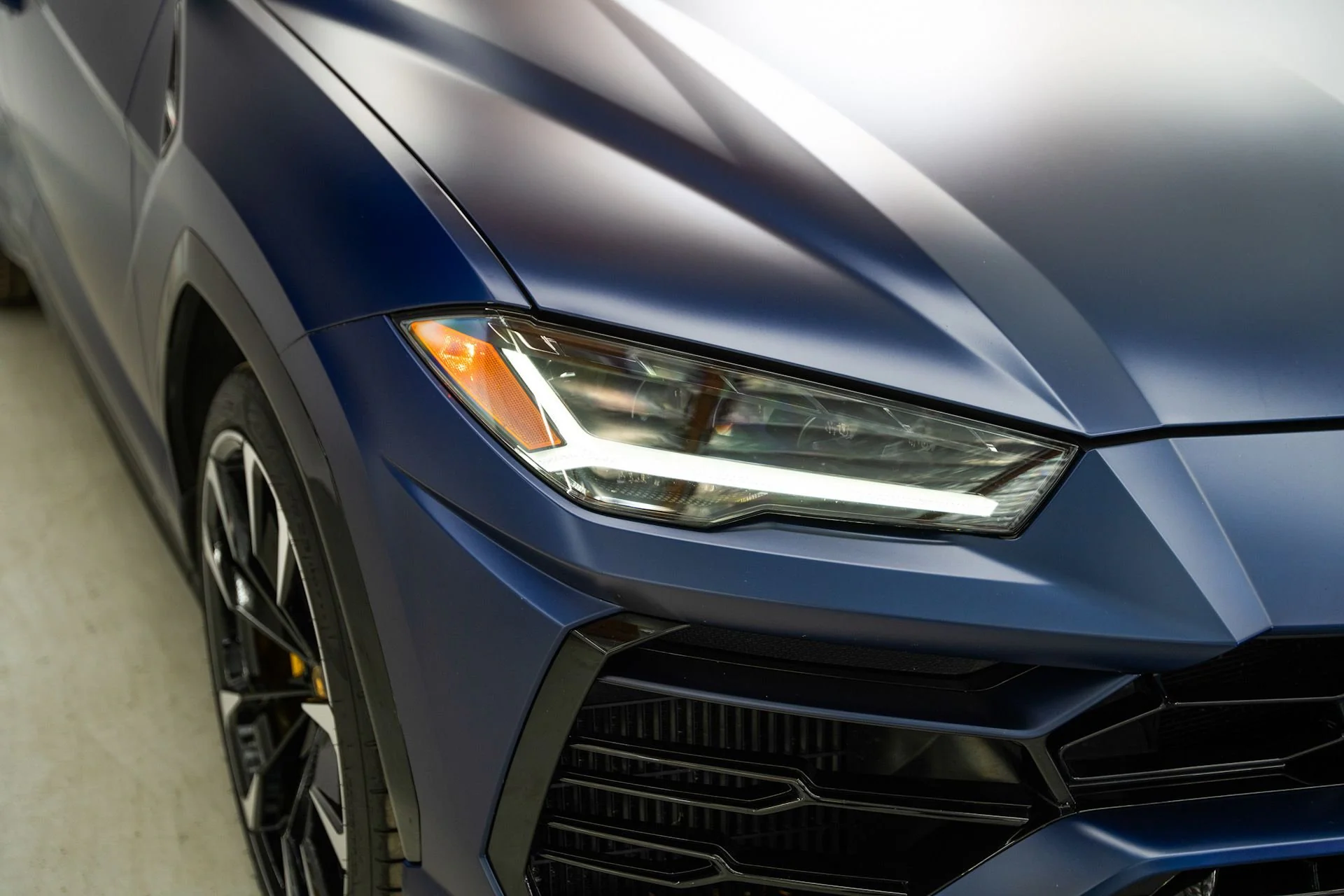 Used 2022 Lamborghini Urus suv (2)