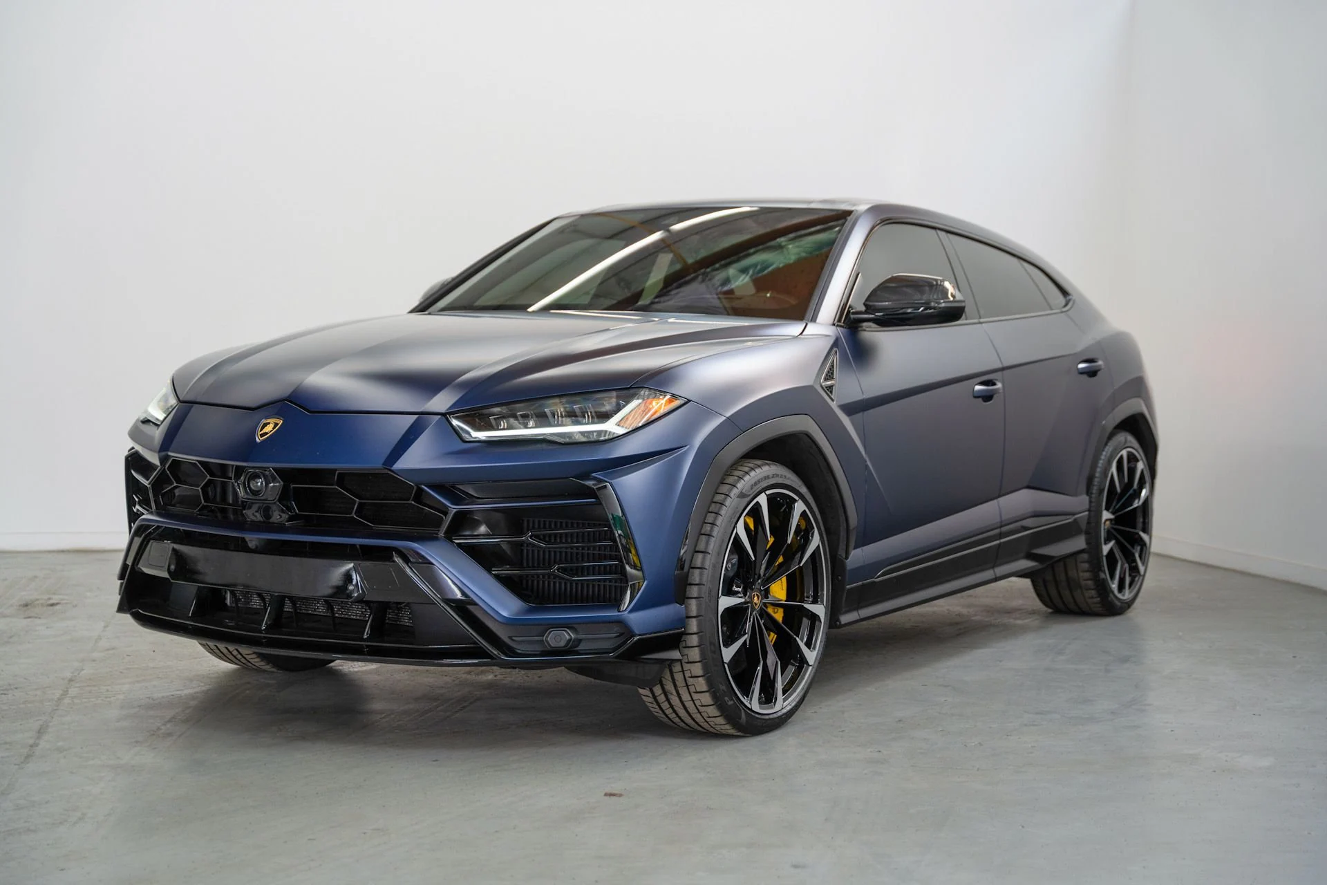 Used 2022 Lamborghini Urus suv (22)