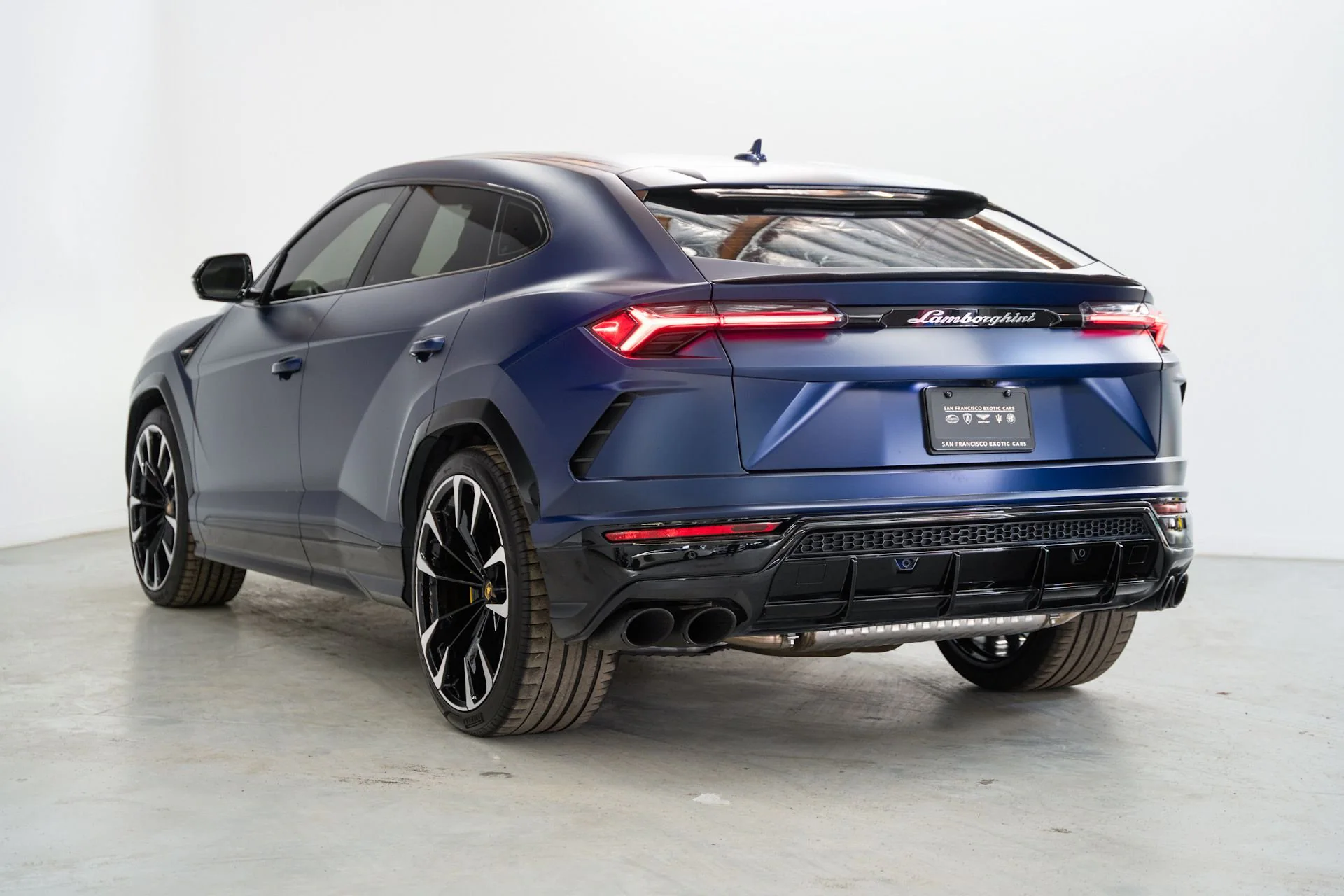 Used 2022 Lamborghini Urus suv (8)