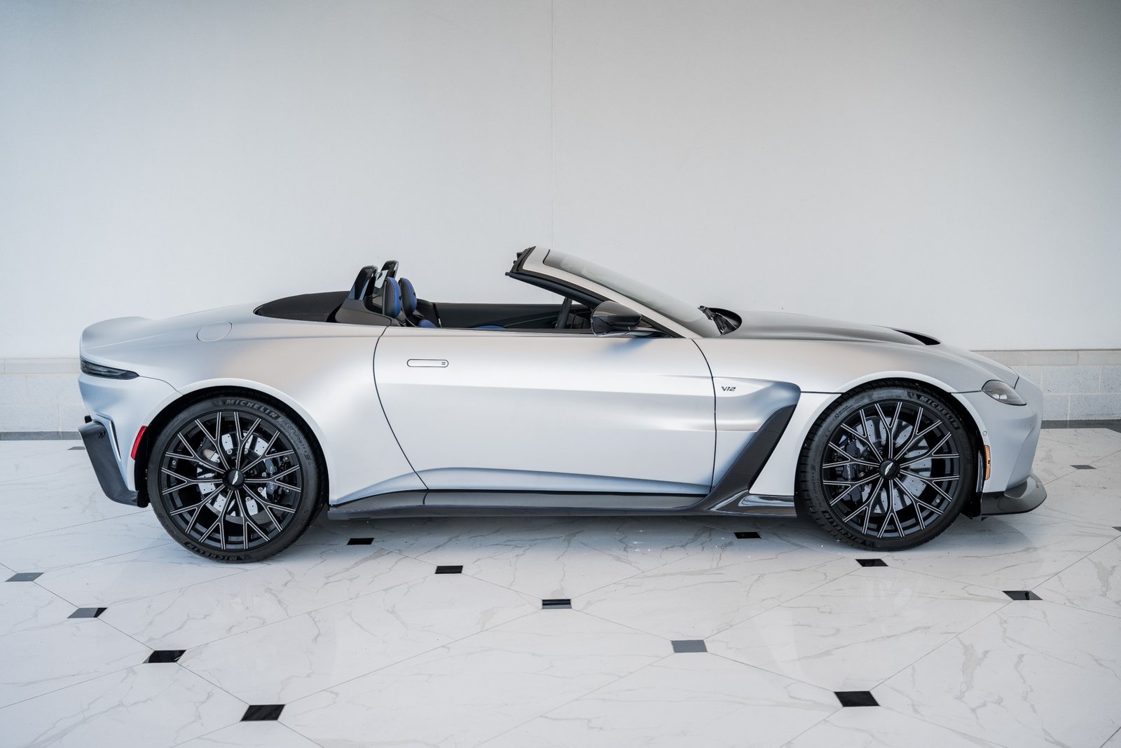 Used 2023 ASTON MARTIN VANTAGE V12 ROADSTER (29)