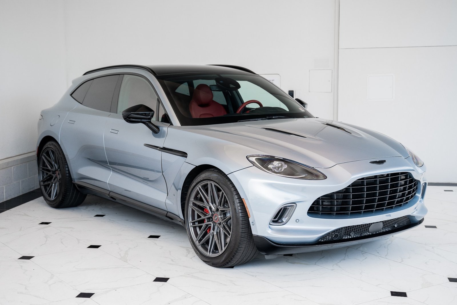 User 2021 ASTON MARTIN DBX 550 (39)