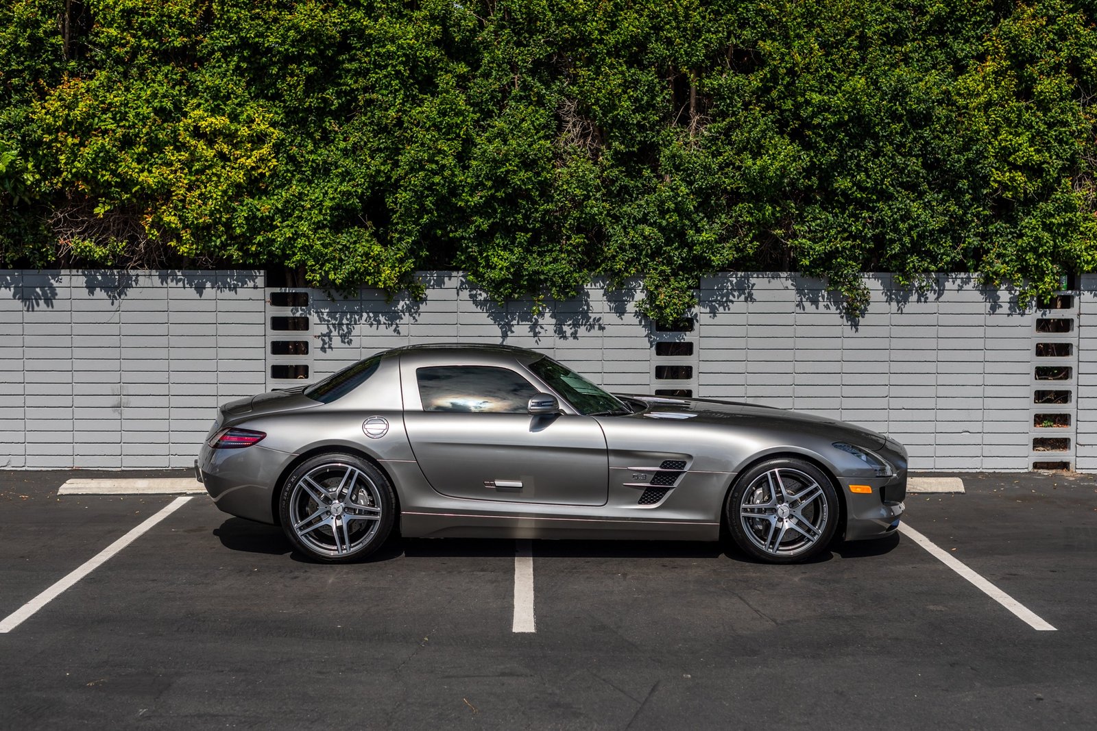 Used-2011-Mercedes-Benz-SLS-AMG-1689180873 (1)