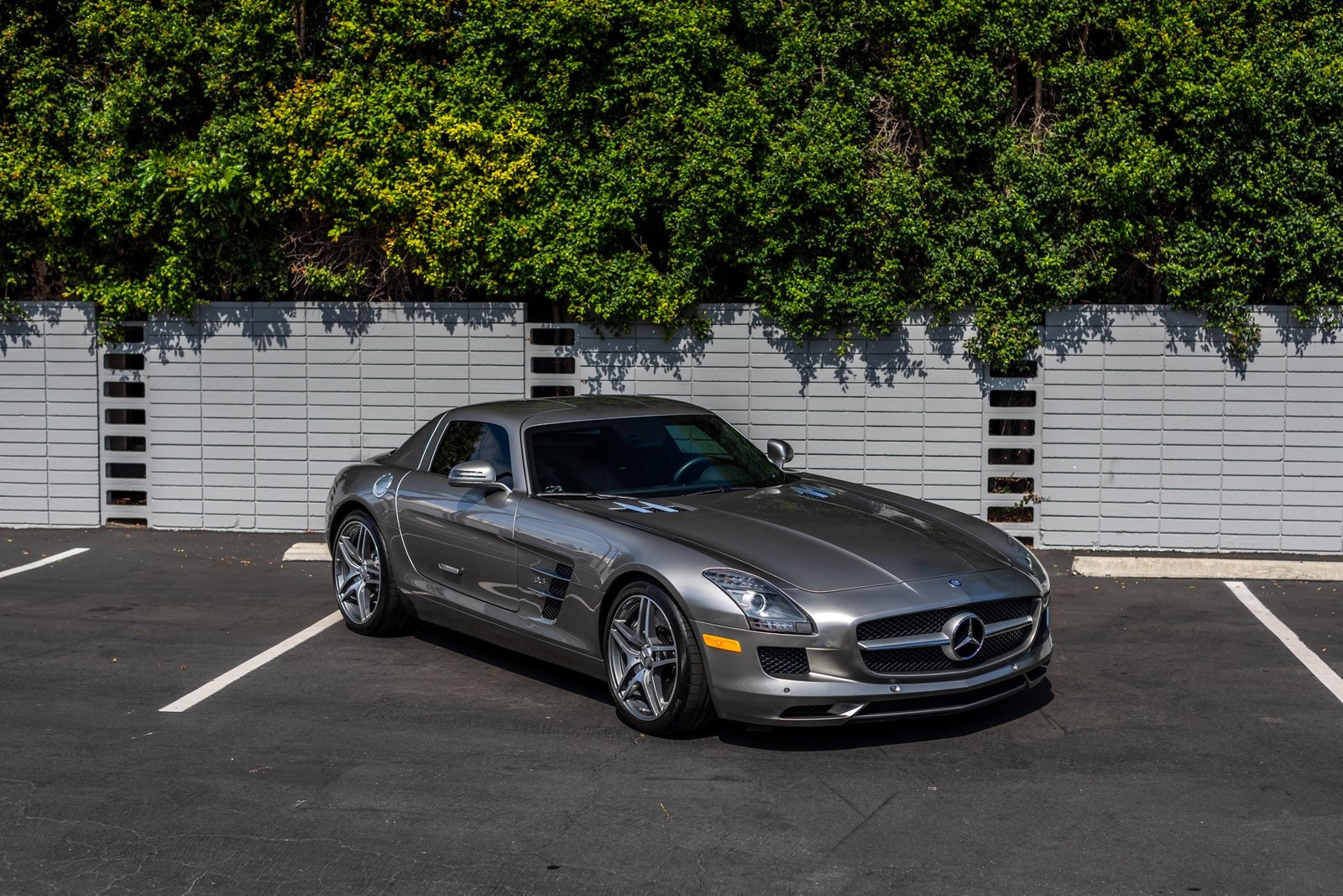 Used-2011-Mercedes-Benz-SLS-AMG-1689180877 (1)