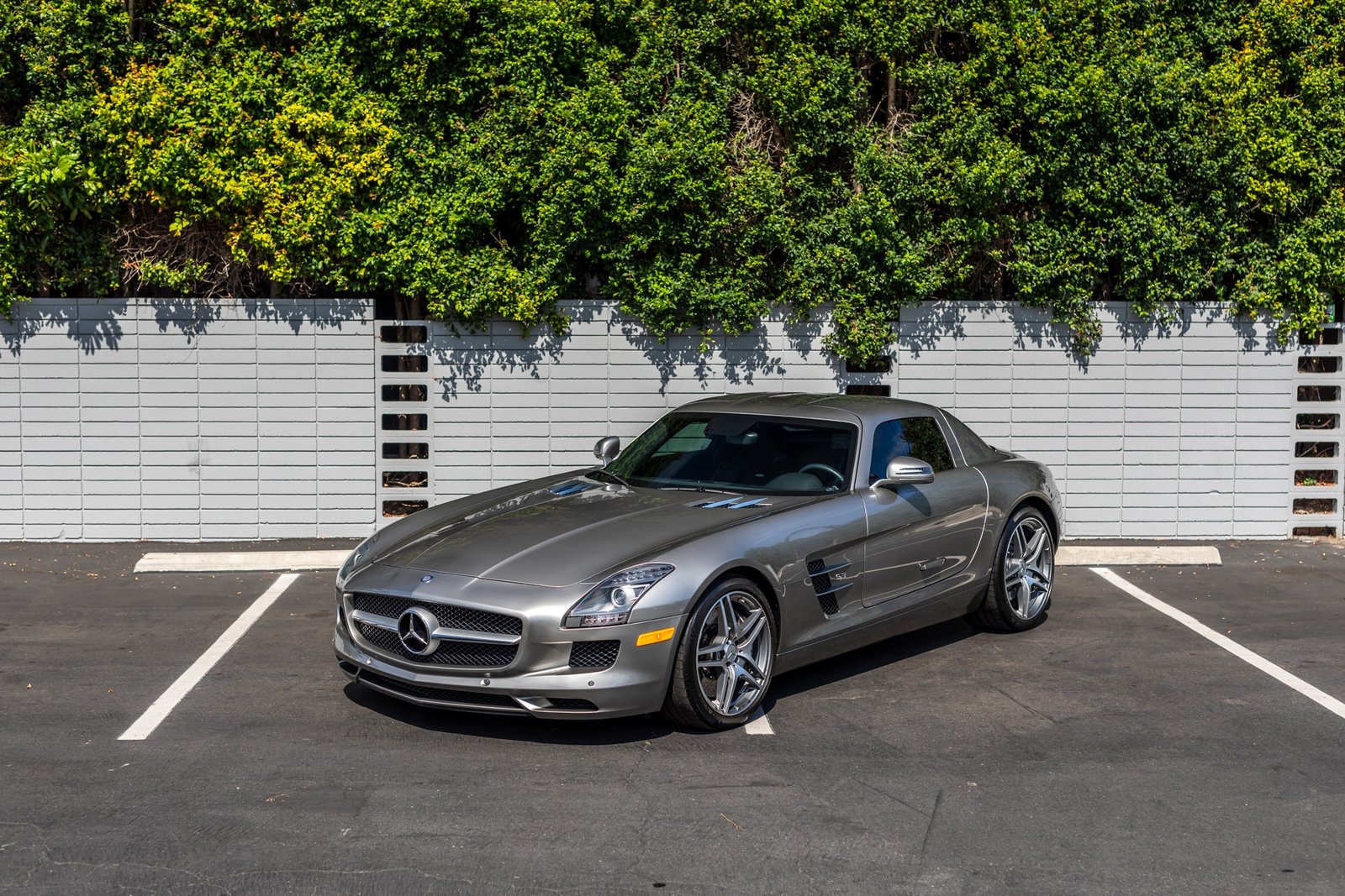 Used-2011-Mercedes-Benz-SLS-AMG-1689180881 (1)