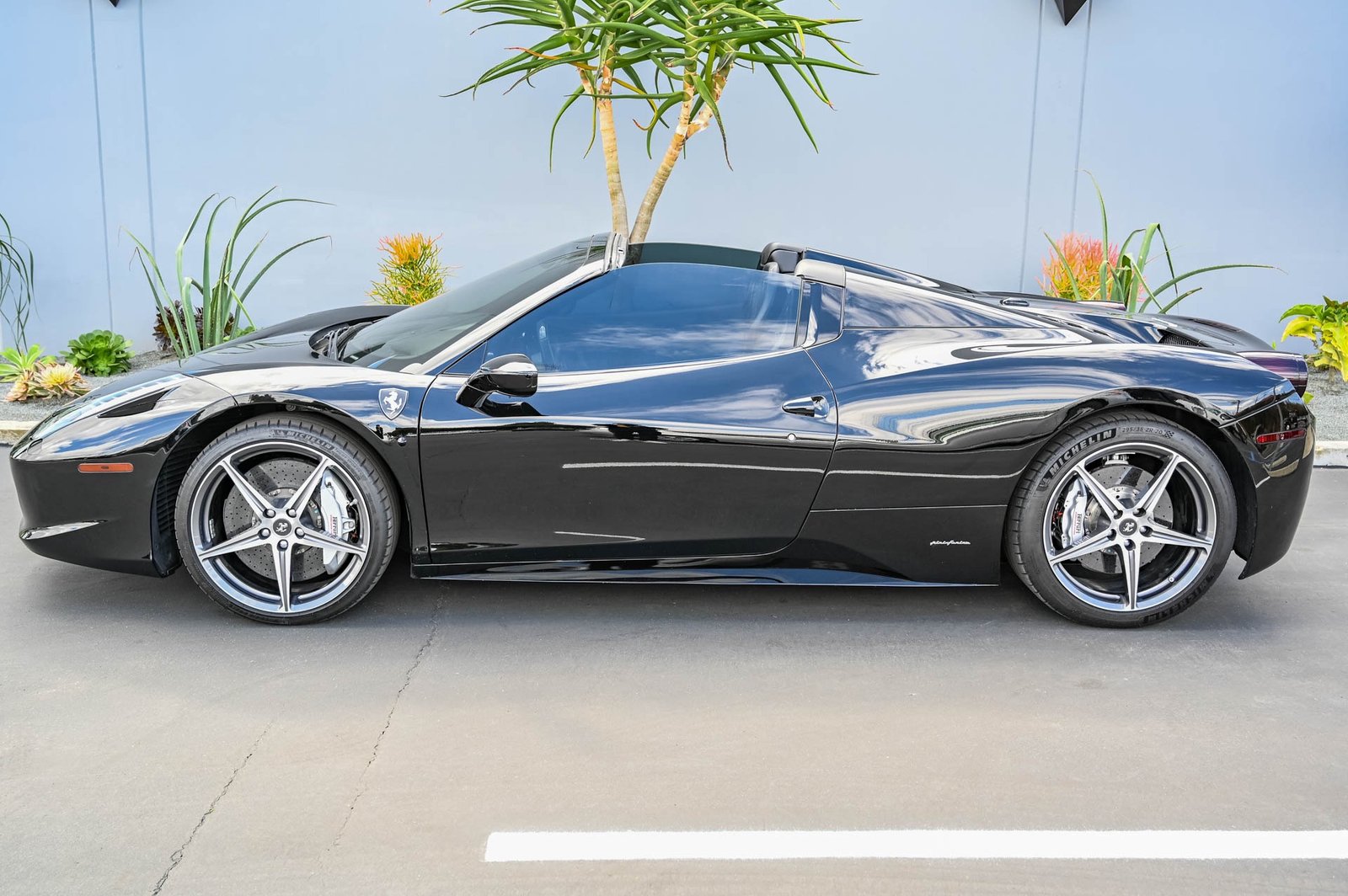 Used-2013-Ferrari-458-Spider-1678393545