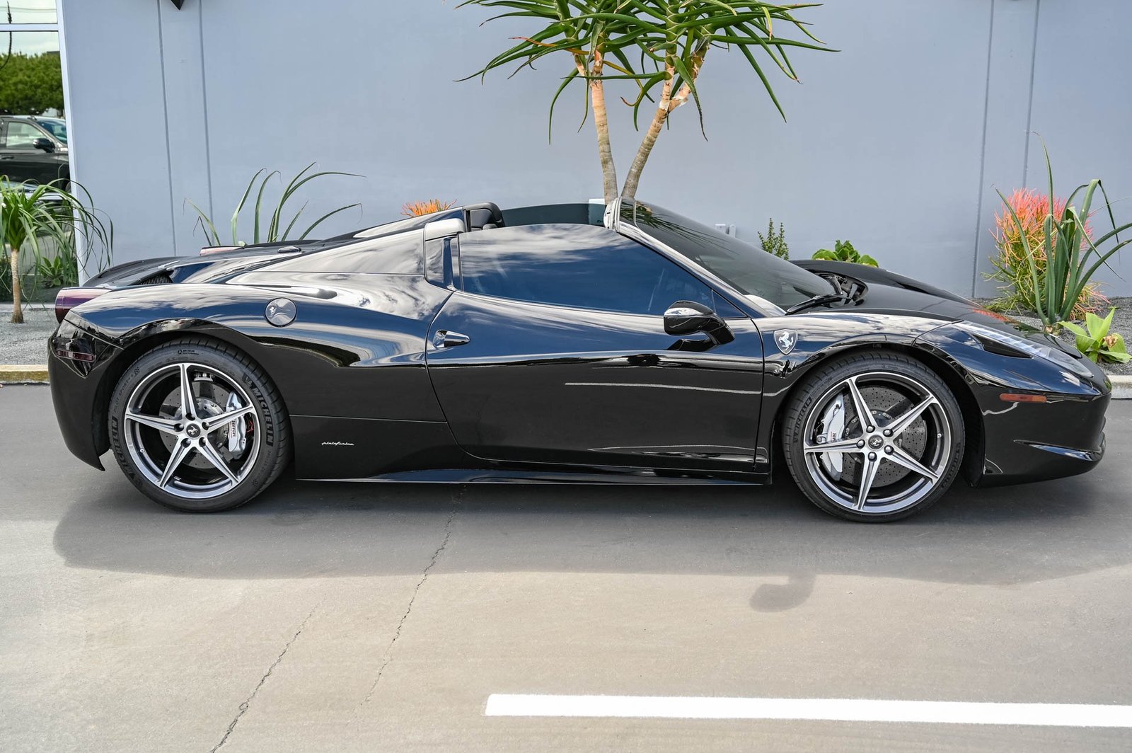 Used-2013-Ferrari-458-Spider-1678393547