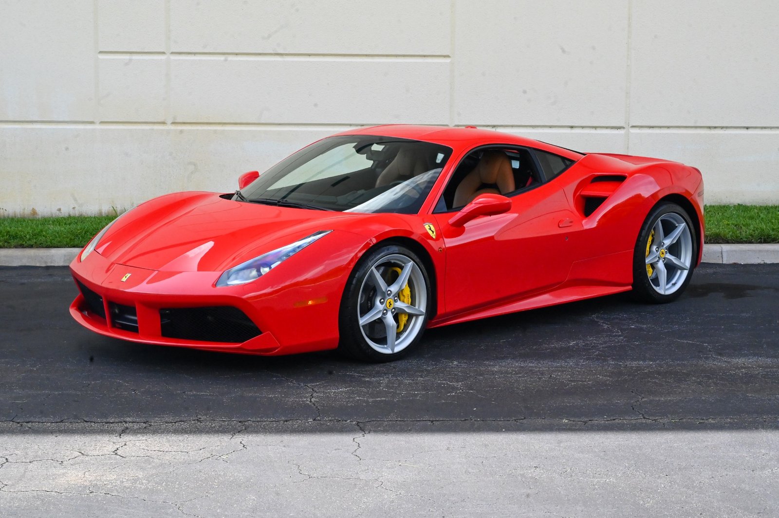 Used-2016-Ferrari-488-GTB-1689094146 (1)