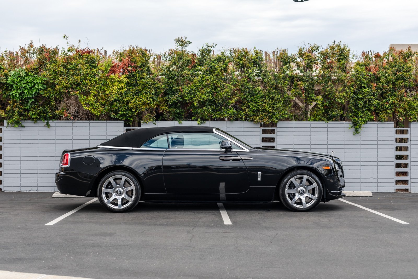 Used-2017-Rolls-Royce-Dawn-1691692521 (1)