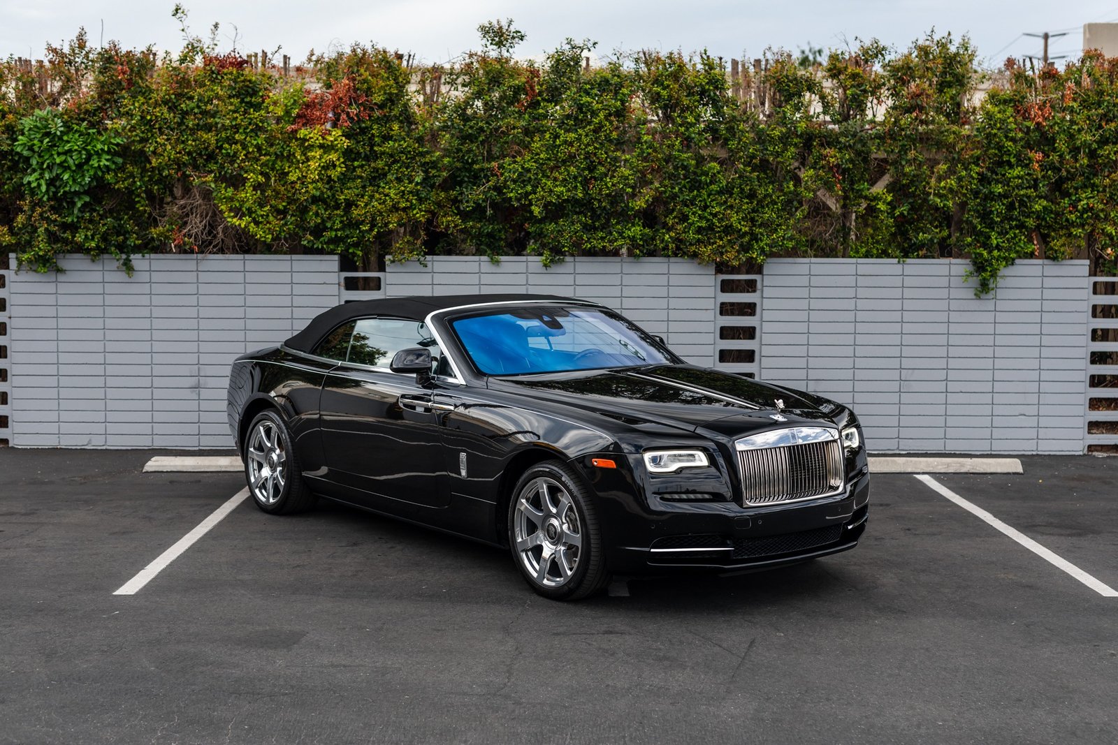 Used-2017-Rolls-Royce-Dawn-1691692523