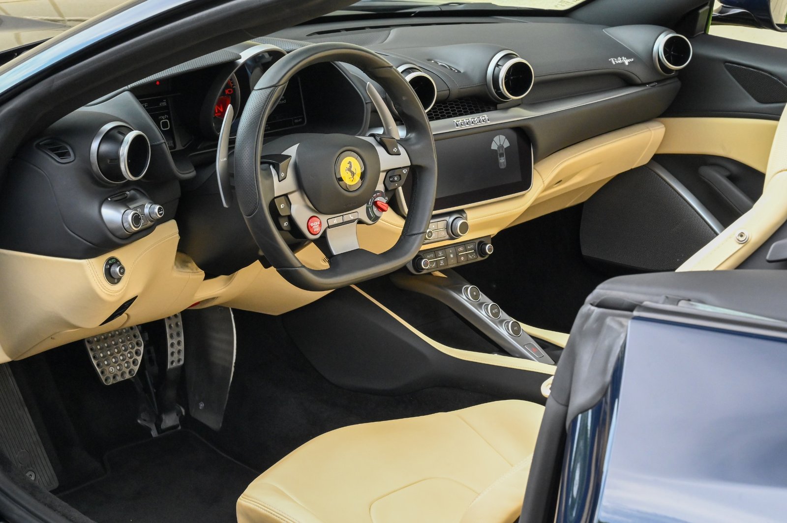 Used-2019-Ferrari-Portofino-1690924278 (10)