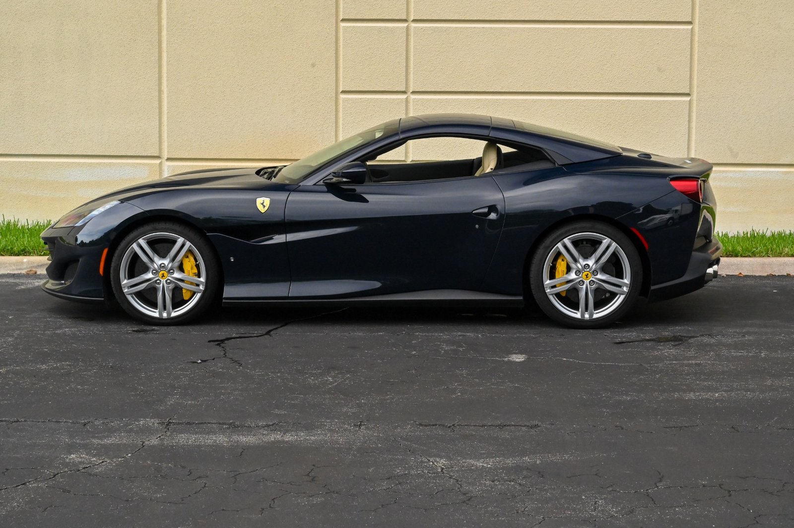 Used-2019-Ferrari-Portofino-1690924278 (7)