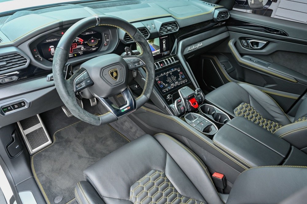 Used-2021-Lamborghini-Urus-1684989908