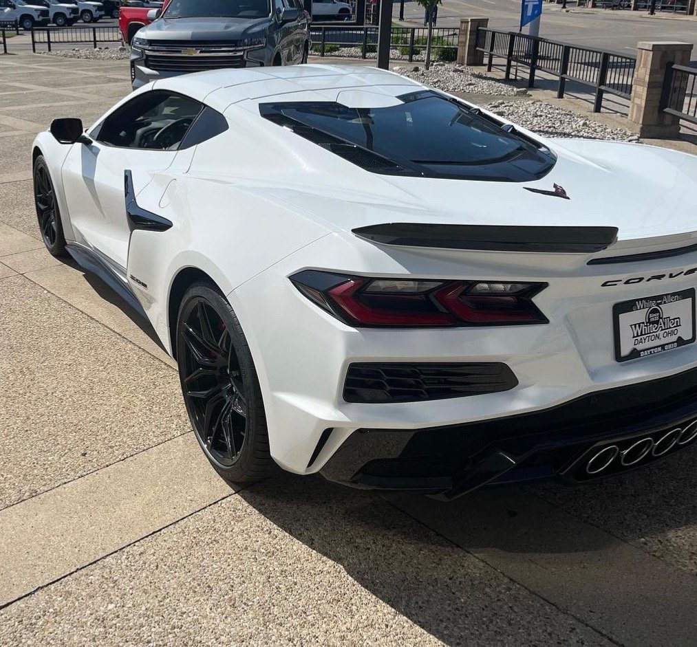 Used 2023 Chevrolet Corvette Z06 Z06 (2)