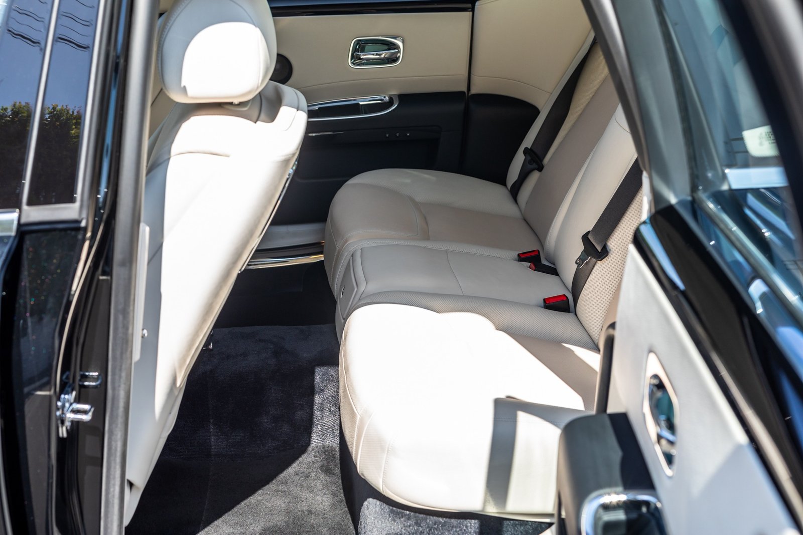 Used 2015 Rolls-Royce Ghost For Sale (38)