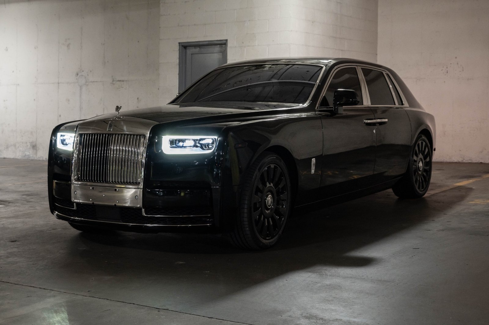 Used 2020 Rolls Royce Phantom (19)