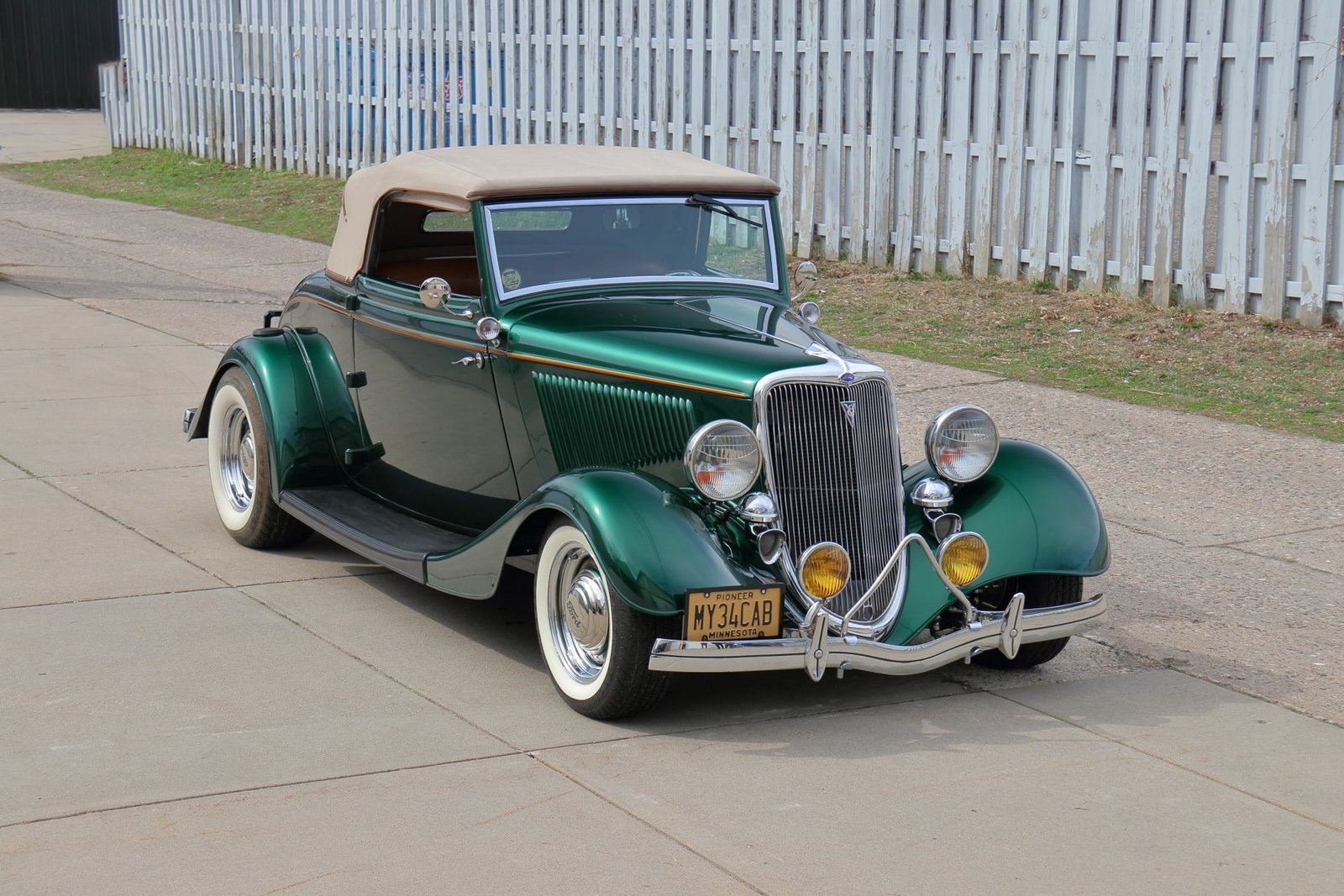 1934 Ford Custom Cabriolet For Sale (26)