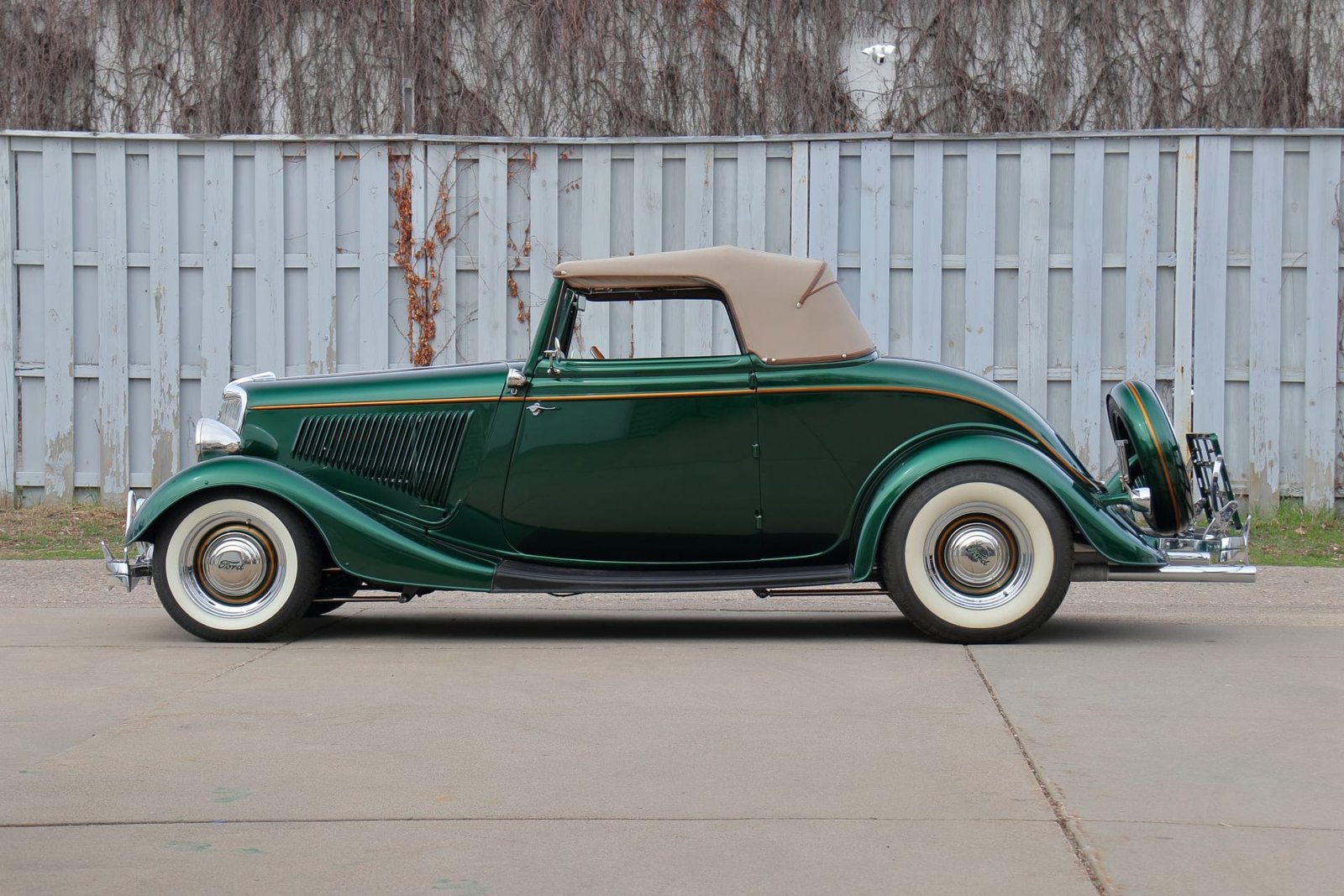 1934 Ford Custom Cabriolet For Sale (33)
