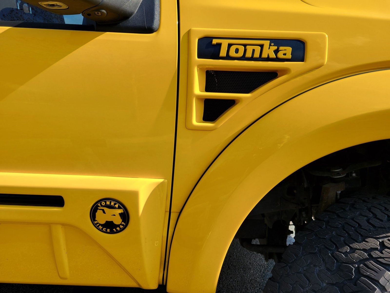 2016 Ford F150 Tonka Edition Pickup (1)