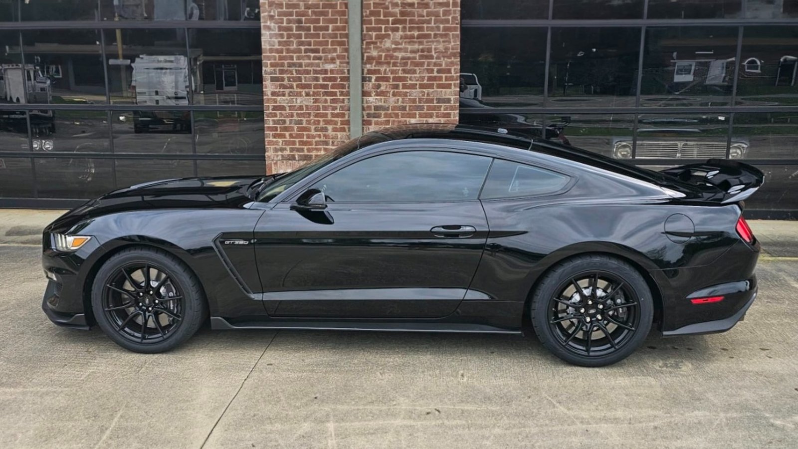 2019 Ford Shelby GT350 For Sale (18)