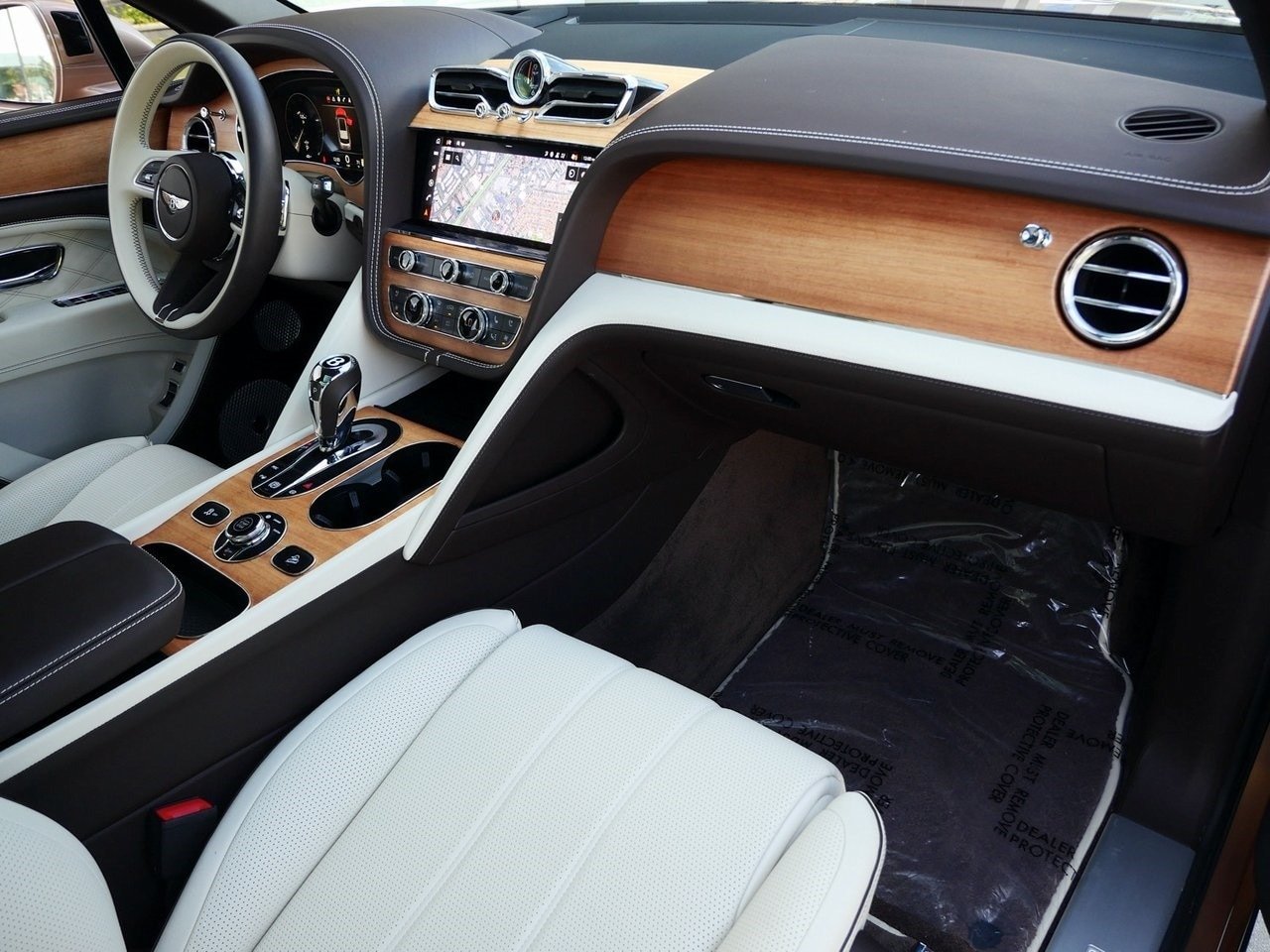 2023 Bentley Bentayga EWB Azure For Sale (1)