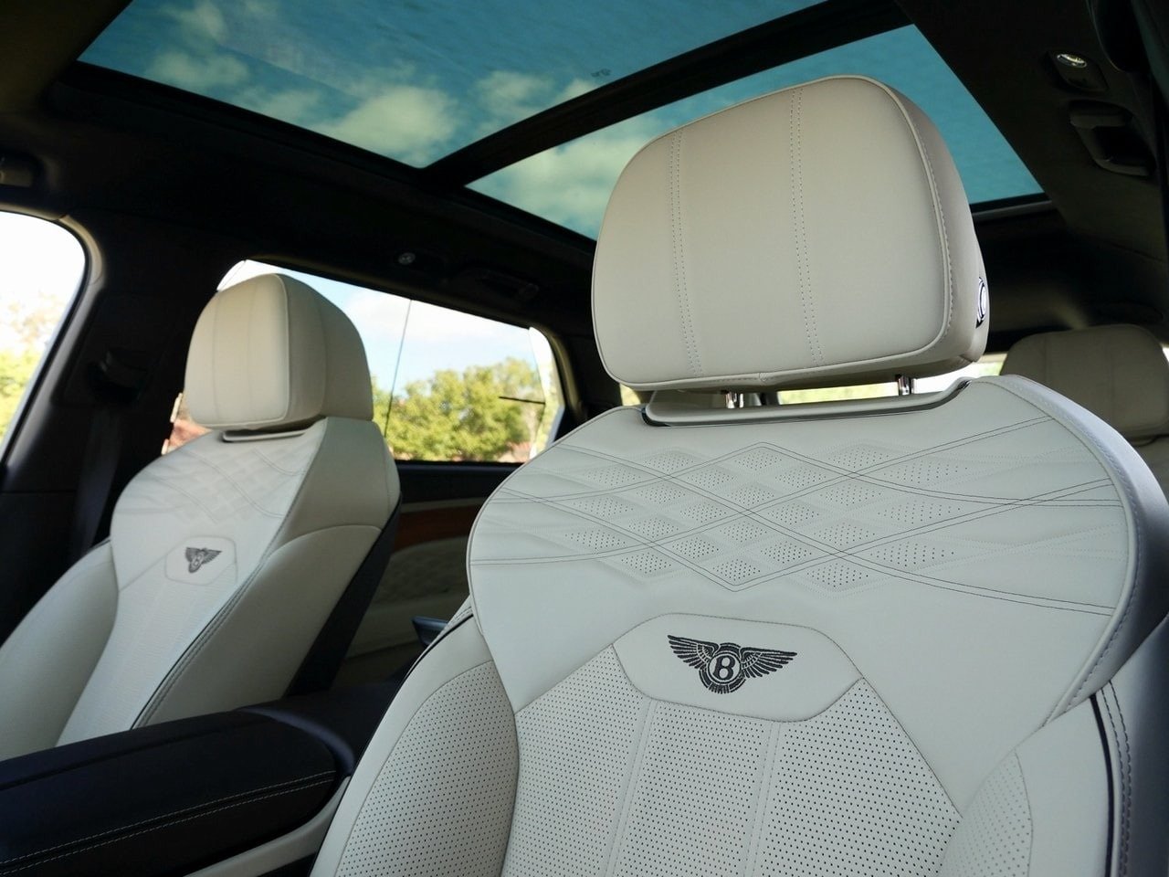 2023 Bentley Bentayga EWB Azure For Sale (15)