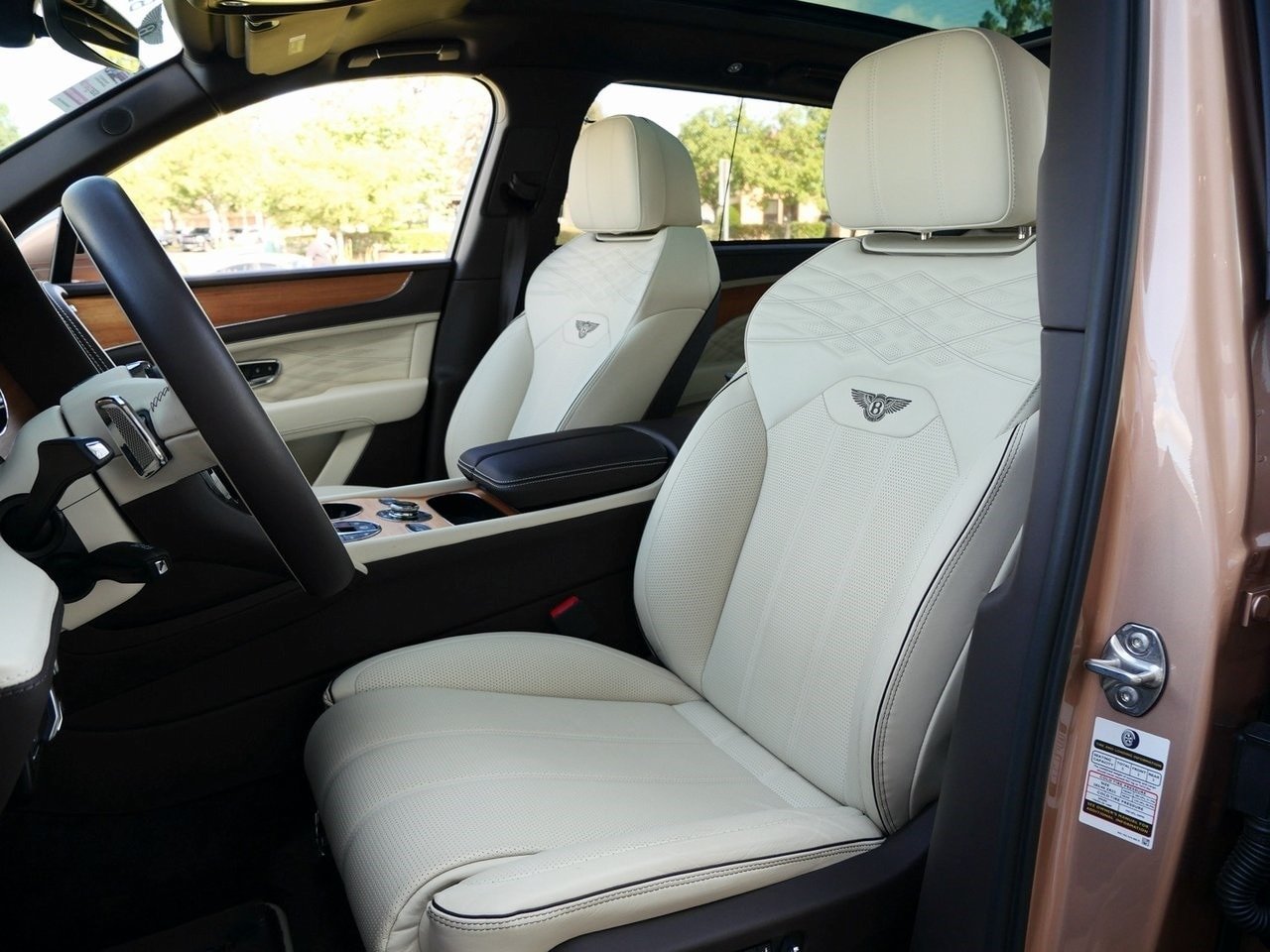 2023 Bentley Bentayga EWB Azure For Sale (16)